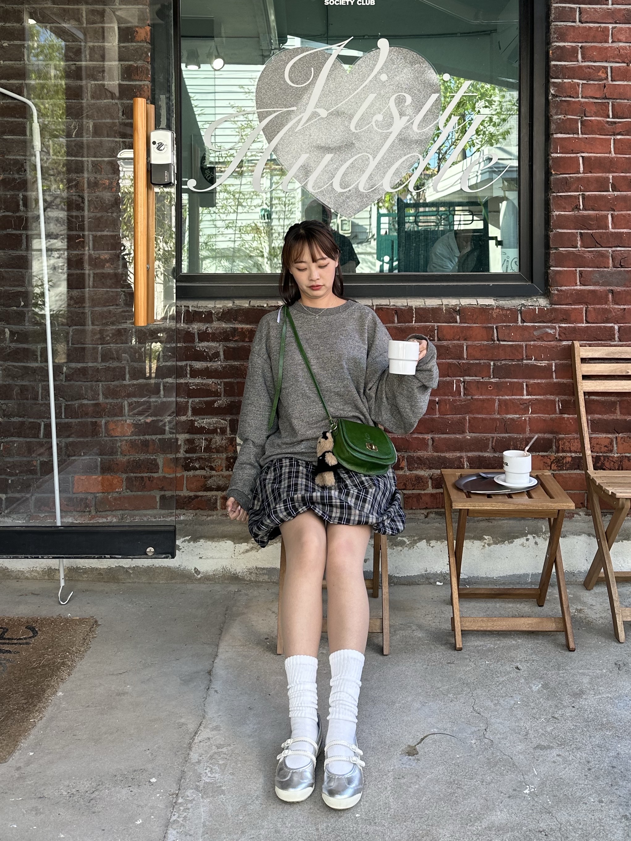 (W) Onitsuka Tiger Mexico 66 TGRS Silver Cream, Kapital Fleece Big Crewneck Sweat Heather Charcoal 착용 스타일 - 3