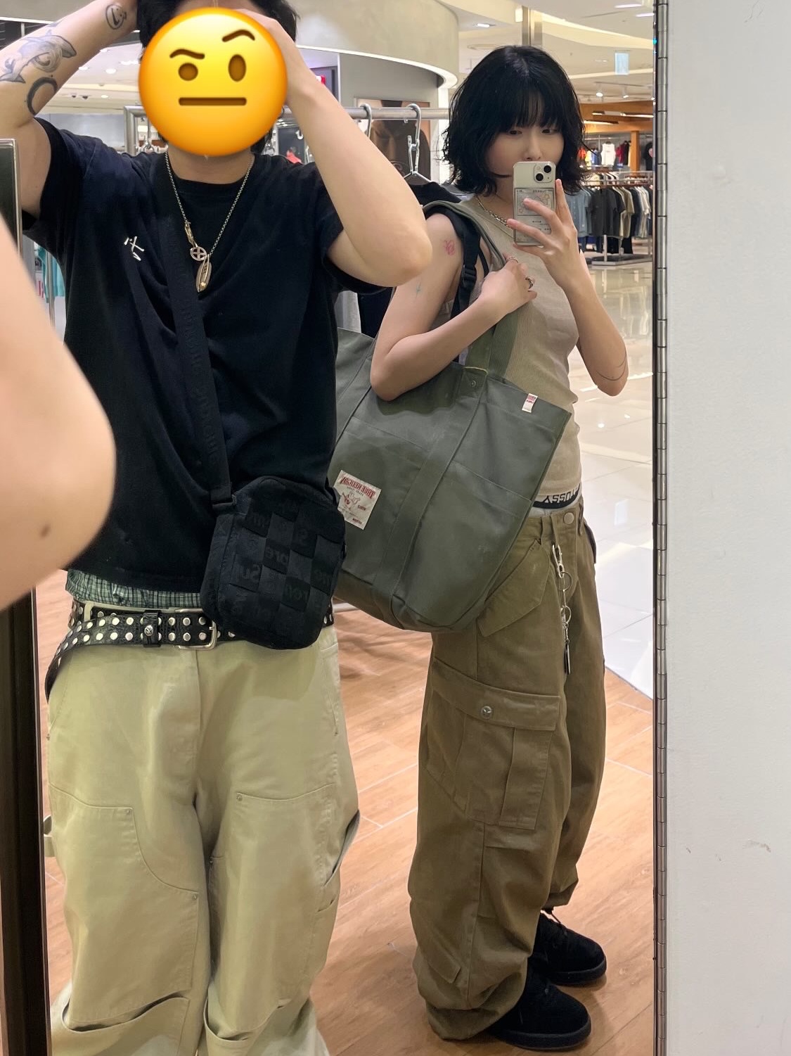 BAPE Japan Katakana College City T-Shirt Black, Aoiro Hikari Snap M65 Pants Mocha Brown 착용 스타일 - 4