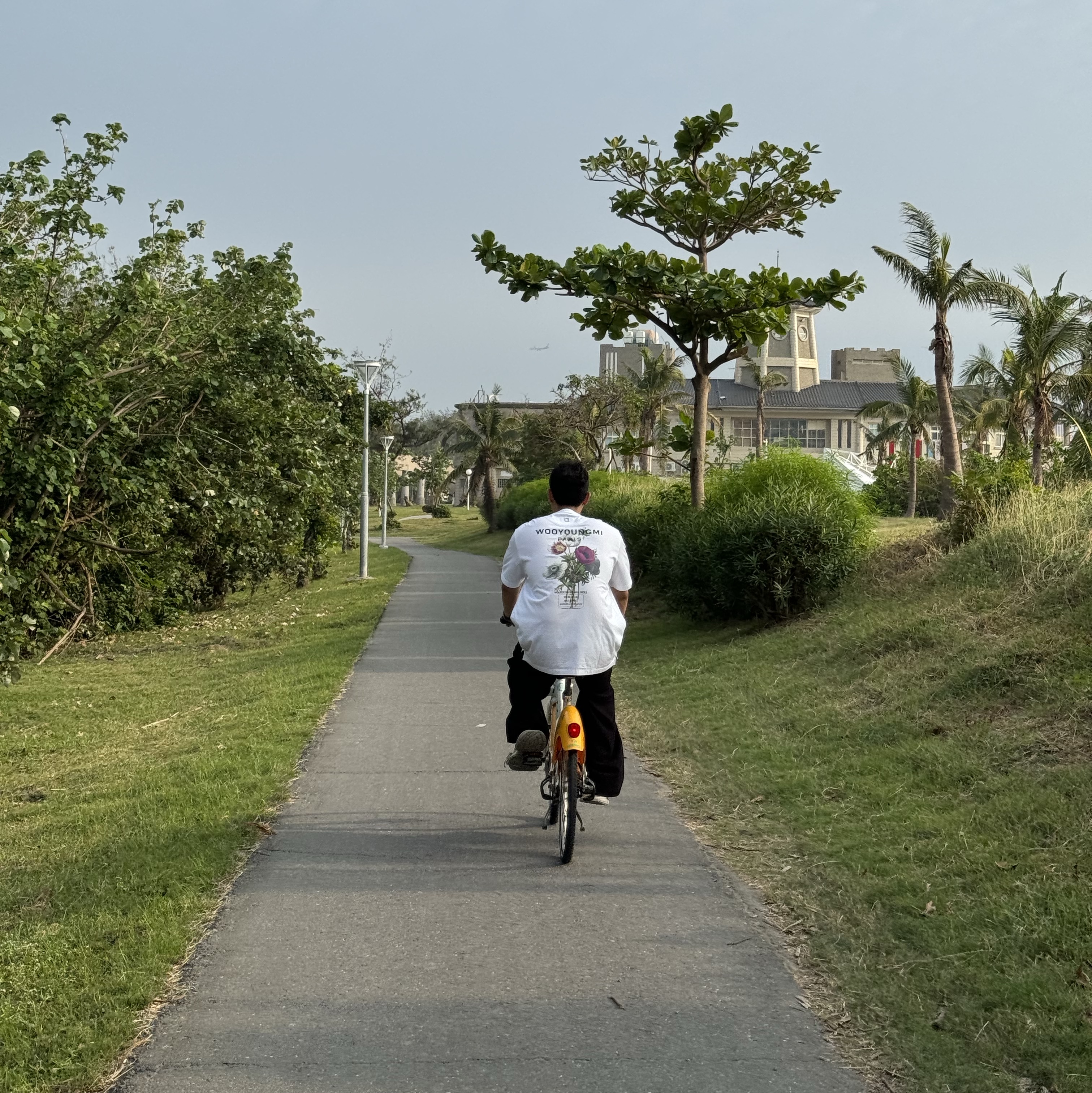 Wooyoungmi Flower Print Back Logo T-Shirt White - 23FW 착용 스타일