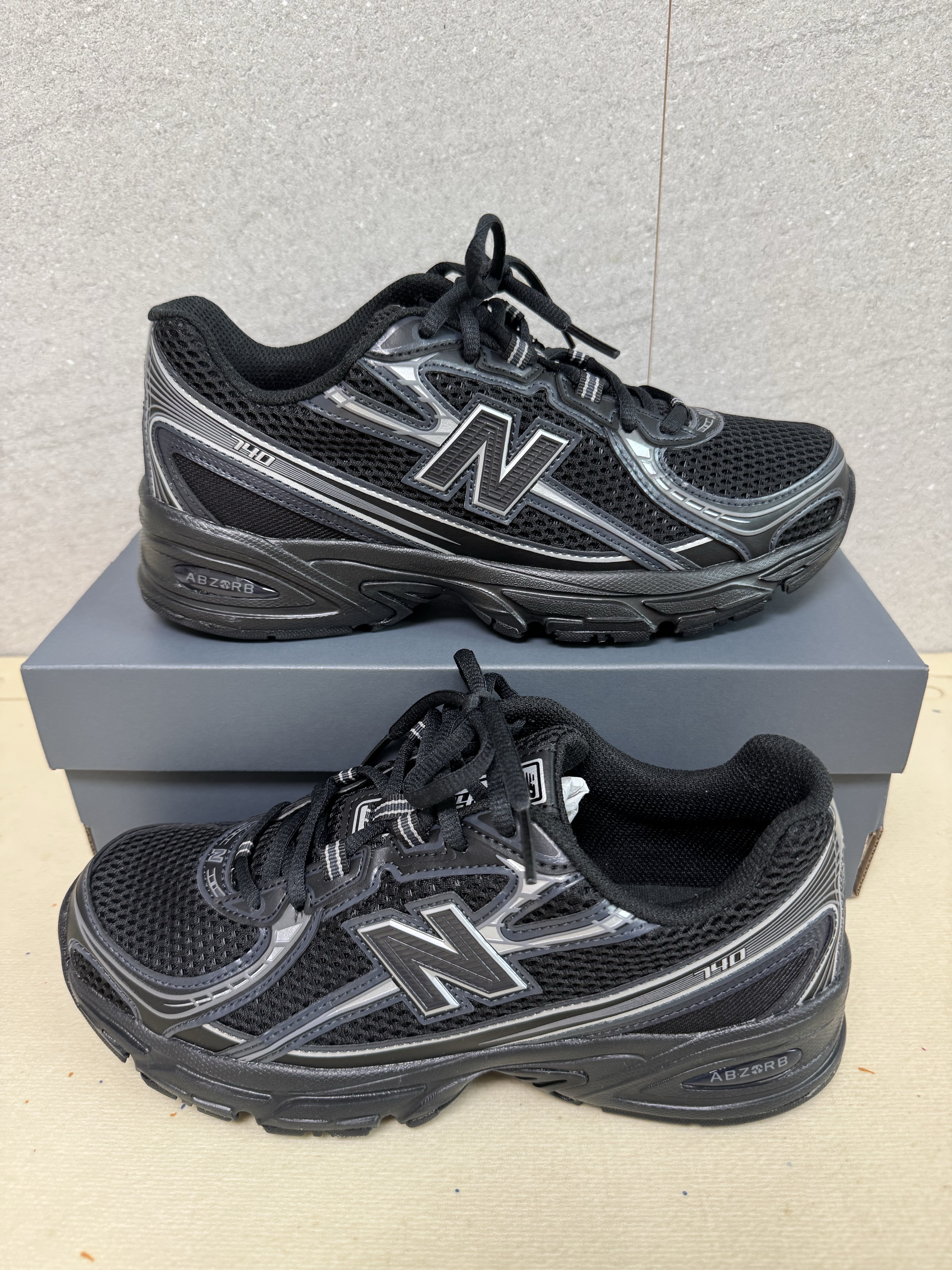New Balance 740v2 Black Silver Metallic 착용 스타일 - 1