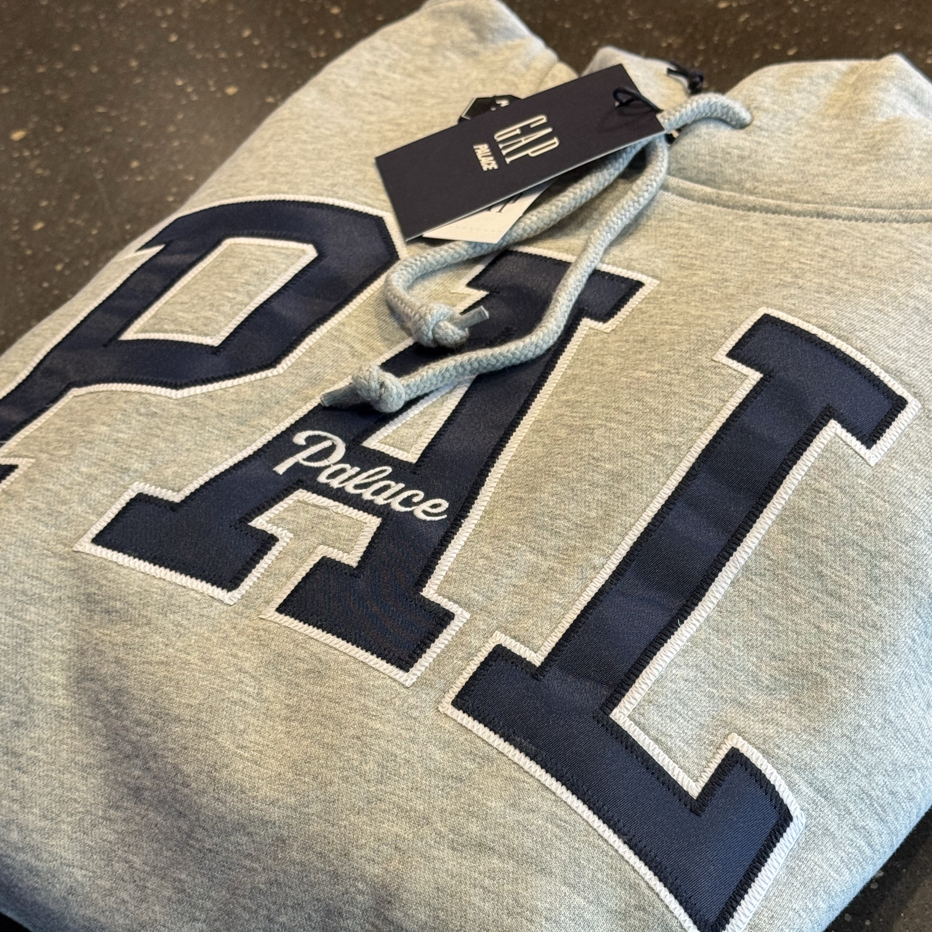Palace x Gap Hood Grey - 24SS 착용 스타일