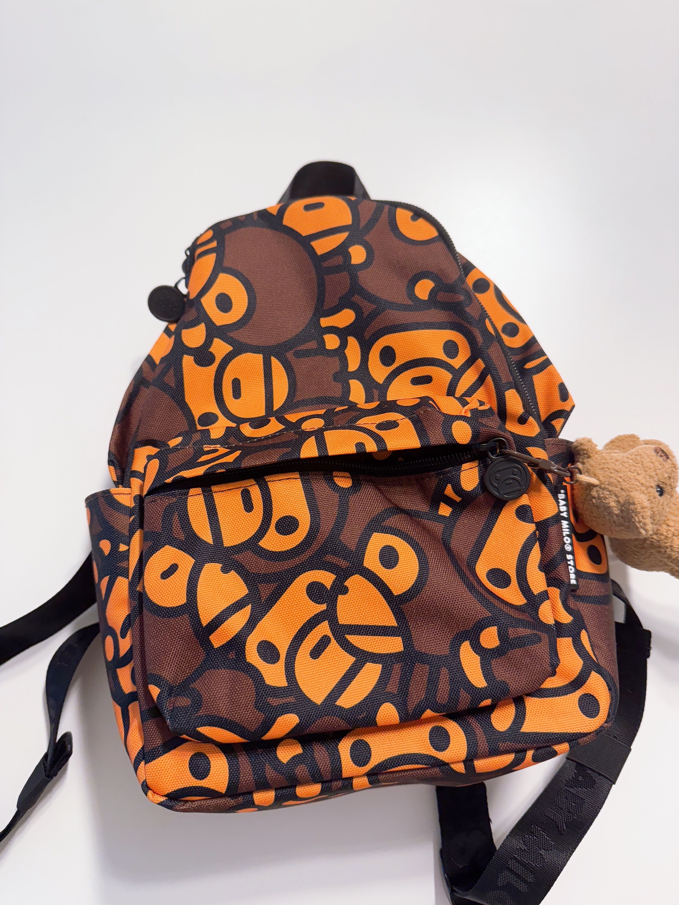 BAPE Baby Milo and Friends Camo Small Backpack Brown 착용 스타일 - 1