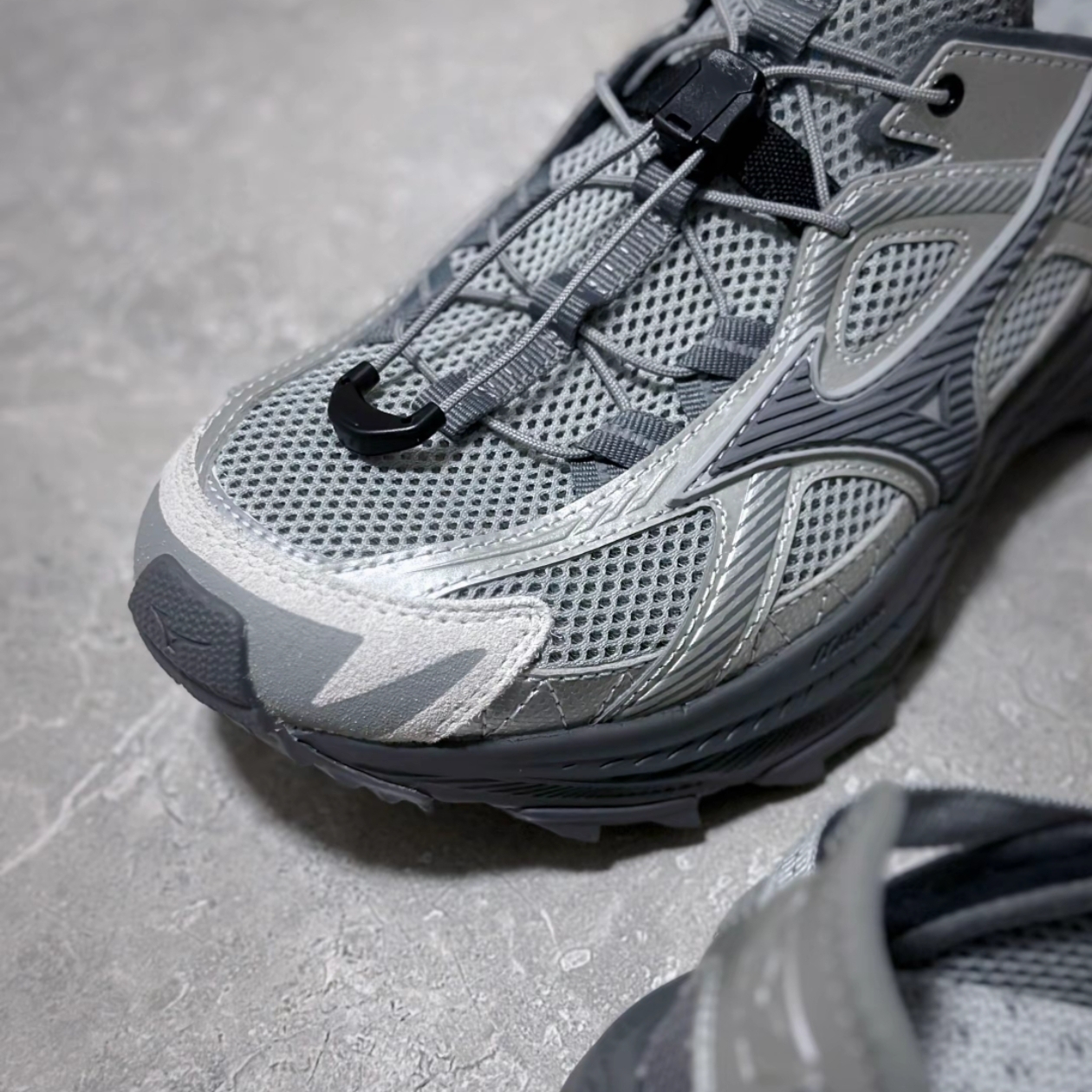 Mizuno Racer Trail SE Silver Grey 착용 스타일 - 1