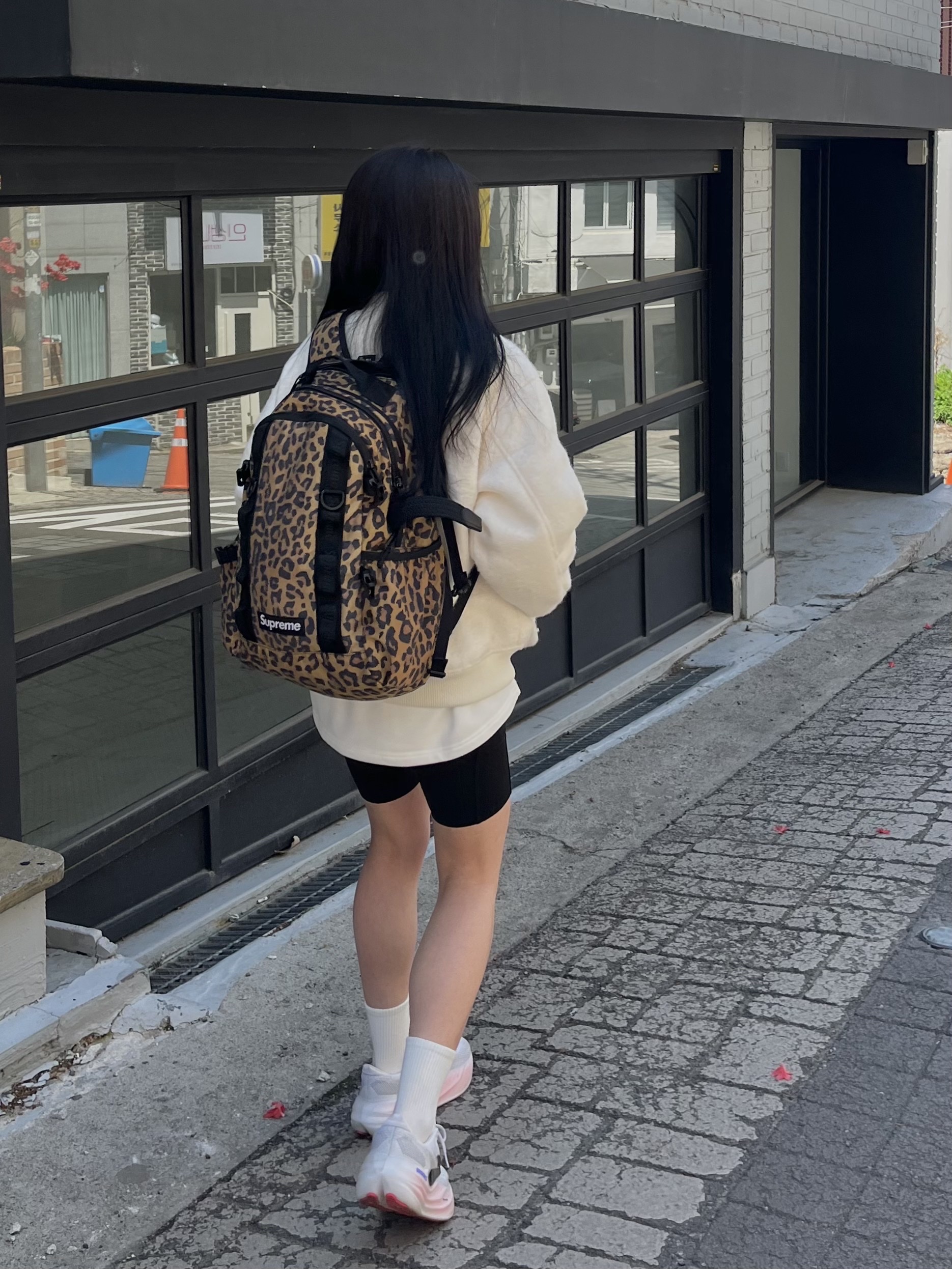 Supreme Backpack Leopard - 20FW, (W) Brooks Running Glycerin Max White - B Medium 착용 스타일 - 1