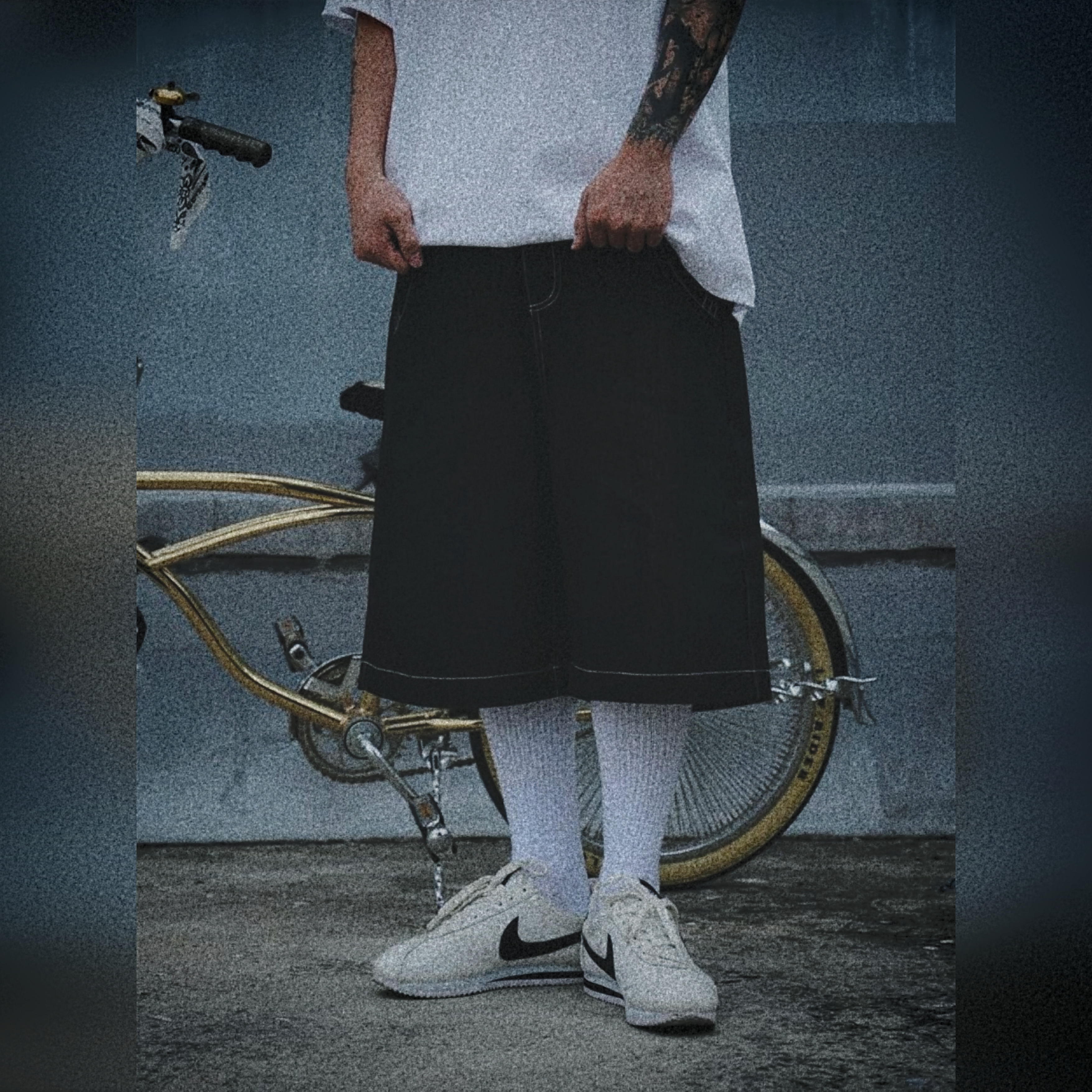 Zara Carpenter Pocket Bermuda Pants Black, Supreme Baggy Denim Shorts Black - 25SS 착용 스타일