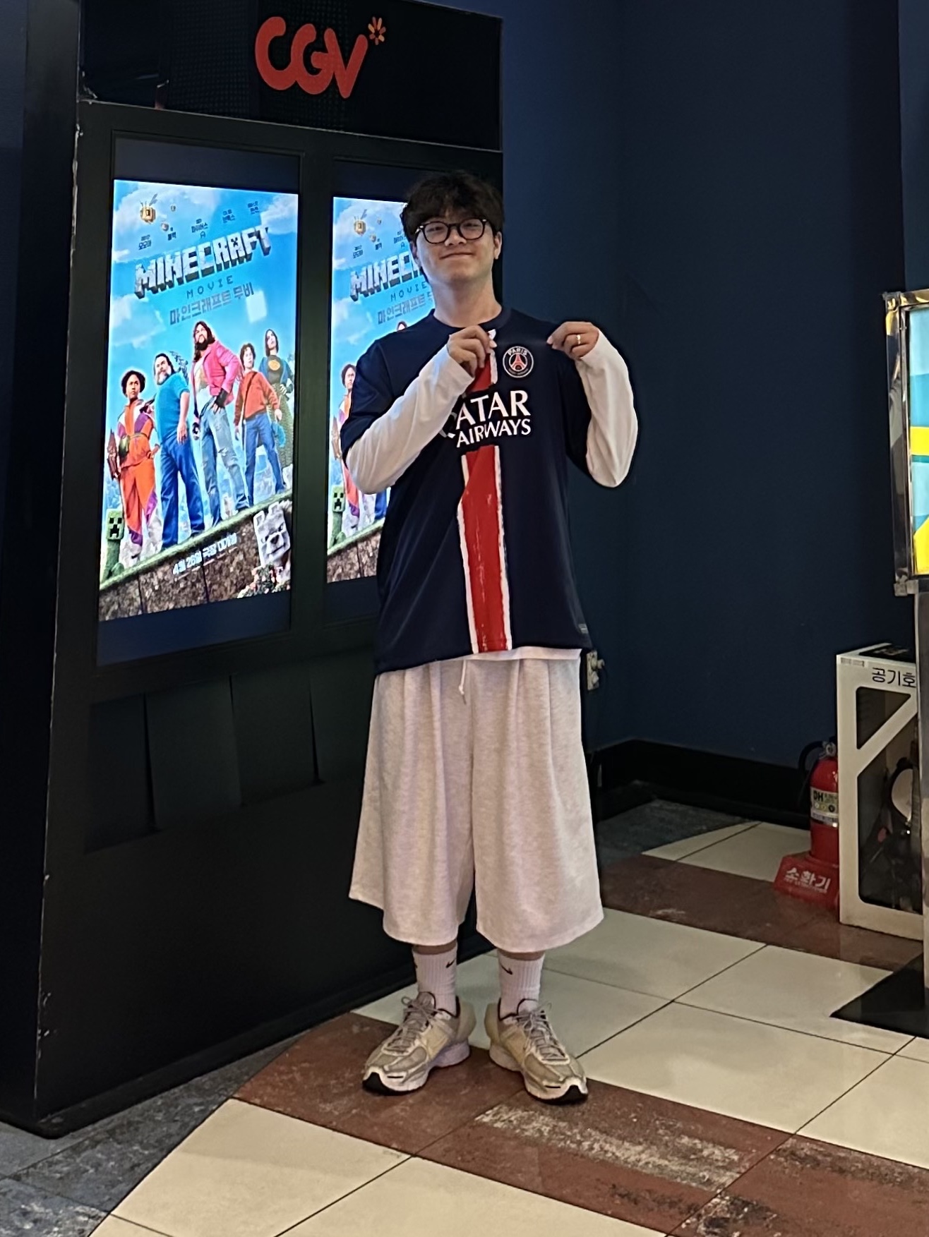 Nike Paris Saint-Germain 2024/25 Dri-Fit Stadium Home Replica Jersey Midnight Navy (Non Marking Ver.), Nike x A-Cold-Wall Zoom Vomero 5 Sail 착용 스타일