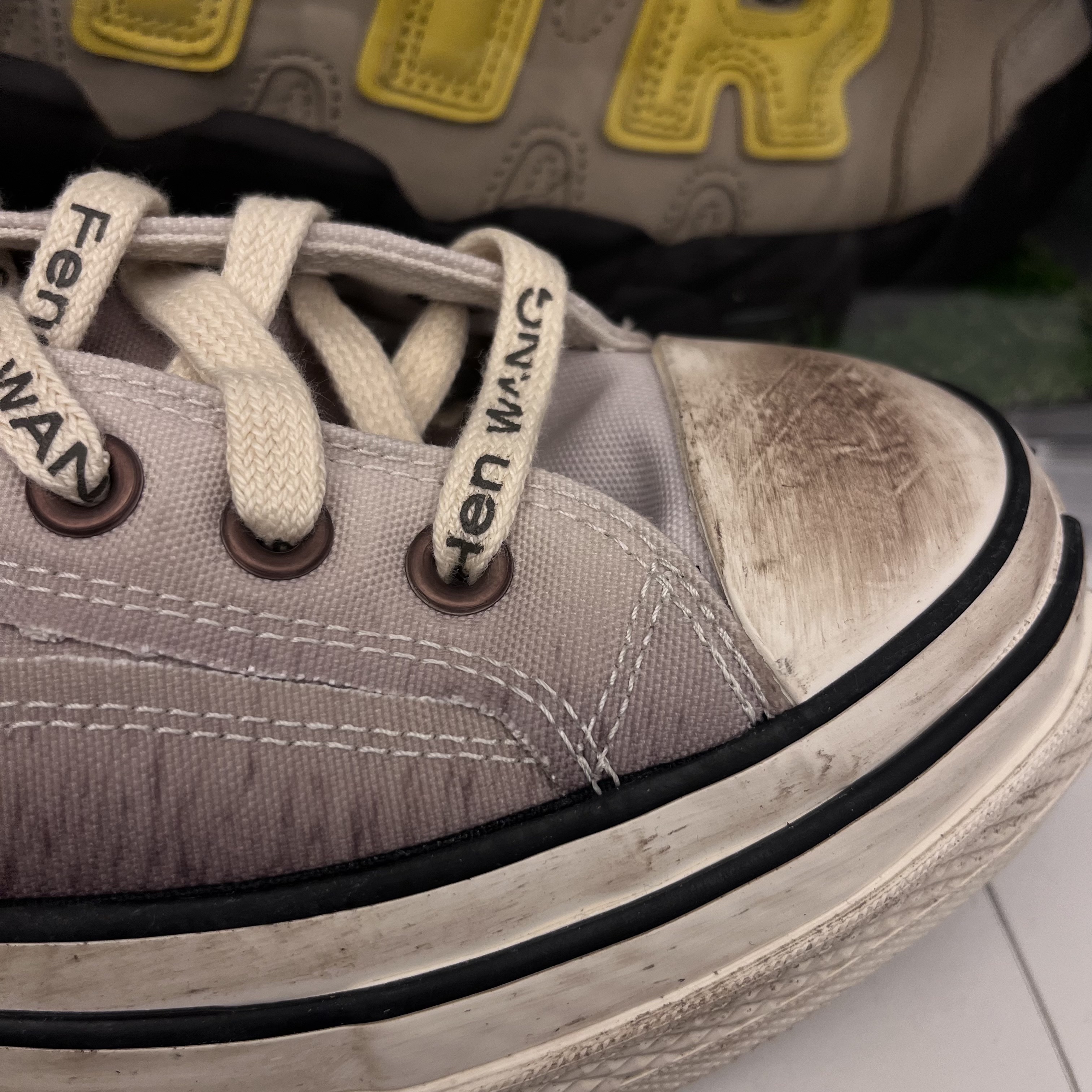 Converse x Feng Chen Wang Chuck 70 Ox 2-in-1 Brown 착용 스타일 - 2