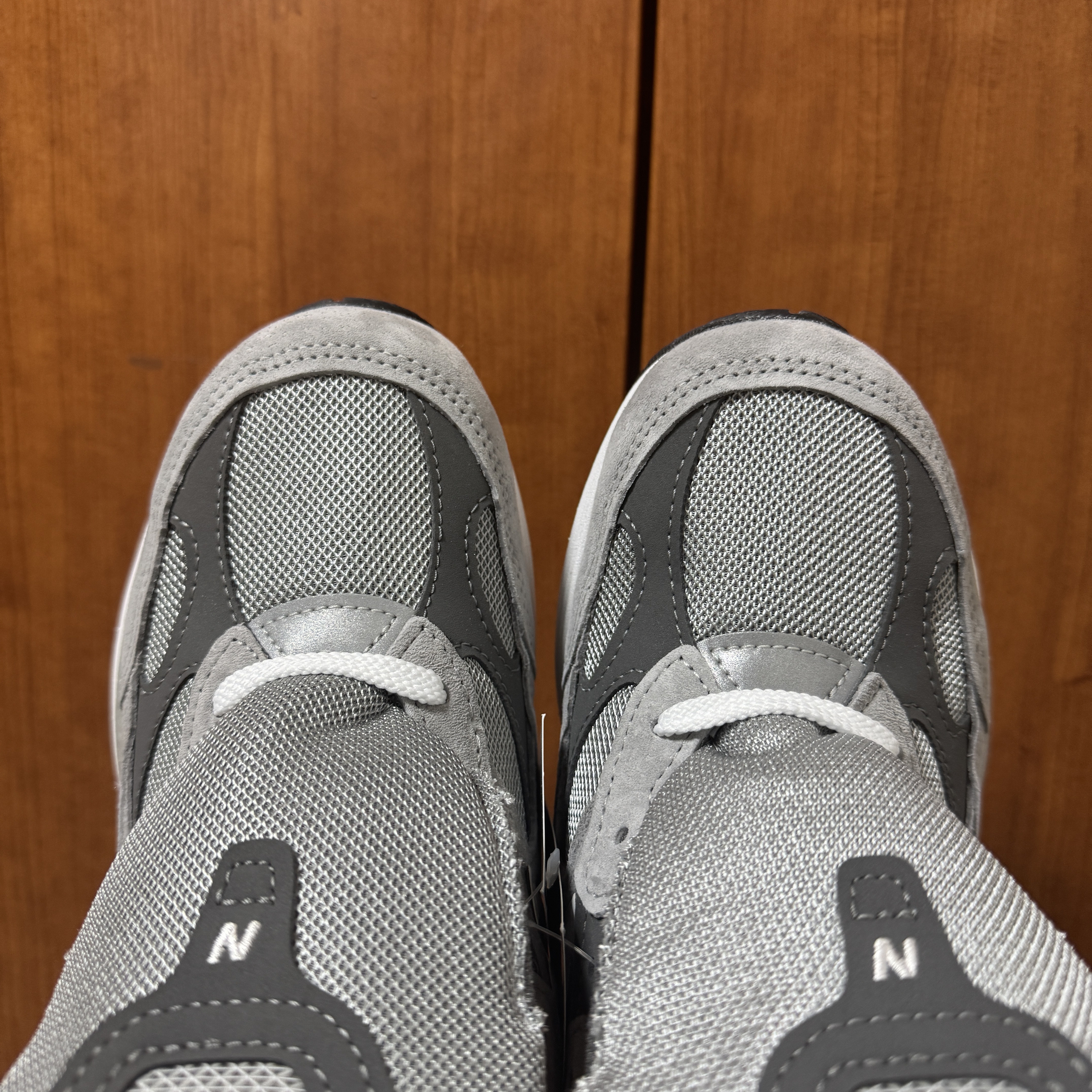 New Balance 992 Made in USA Core Grey Silver Metallic 착용 스타일 - 1