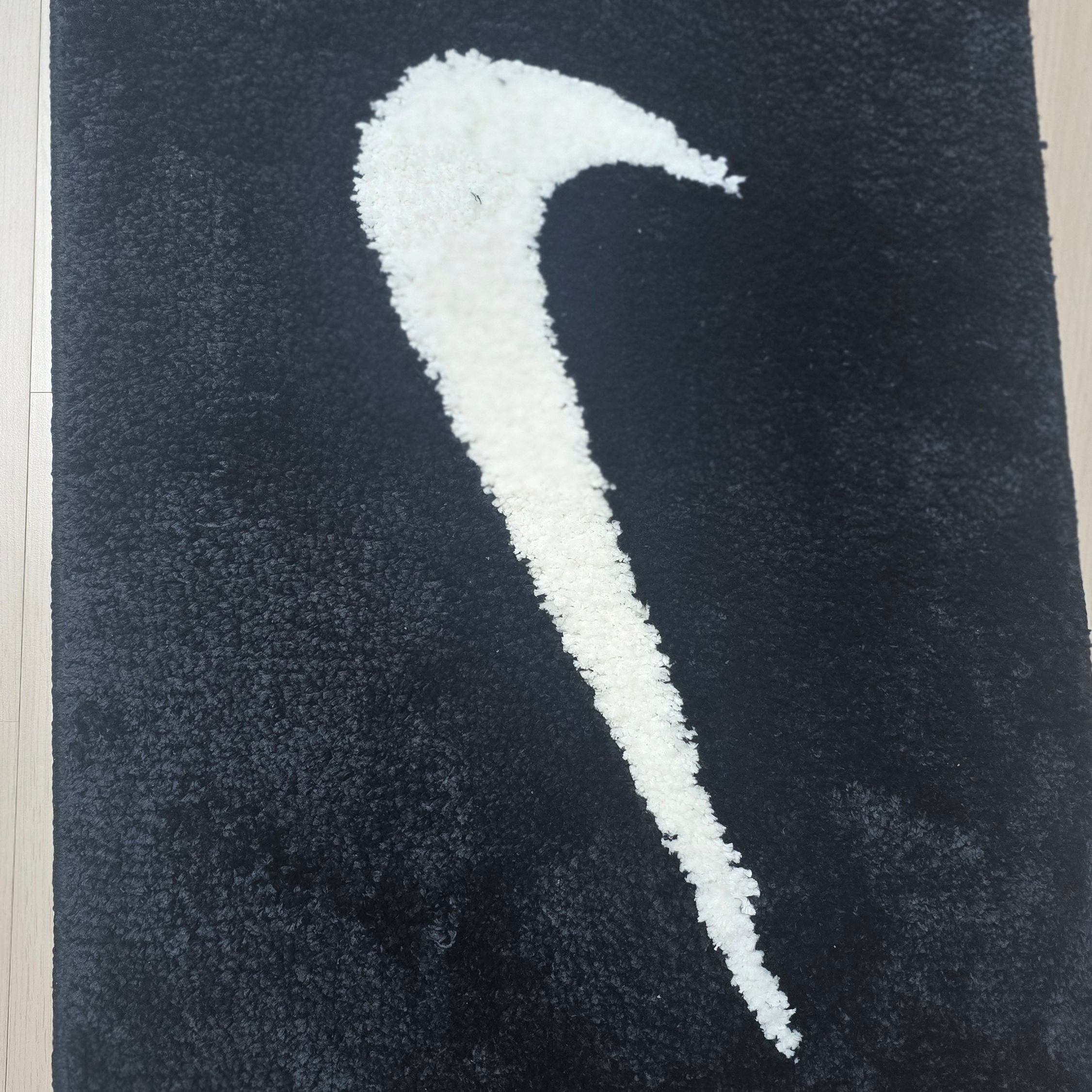 Nike Swoosh Rug Black White 착용 스타일 - 3