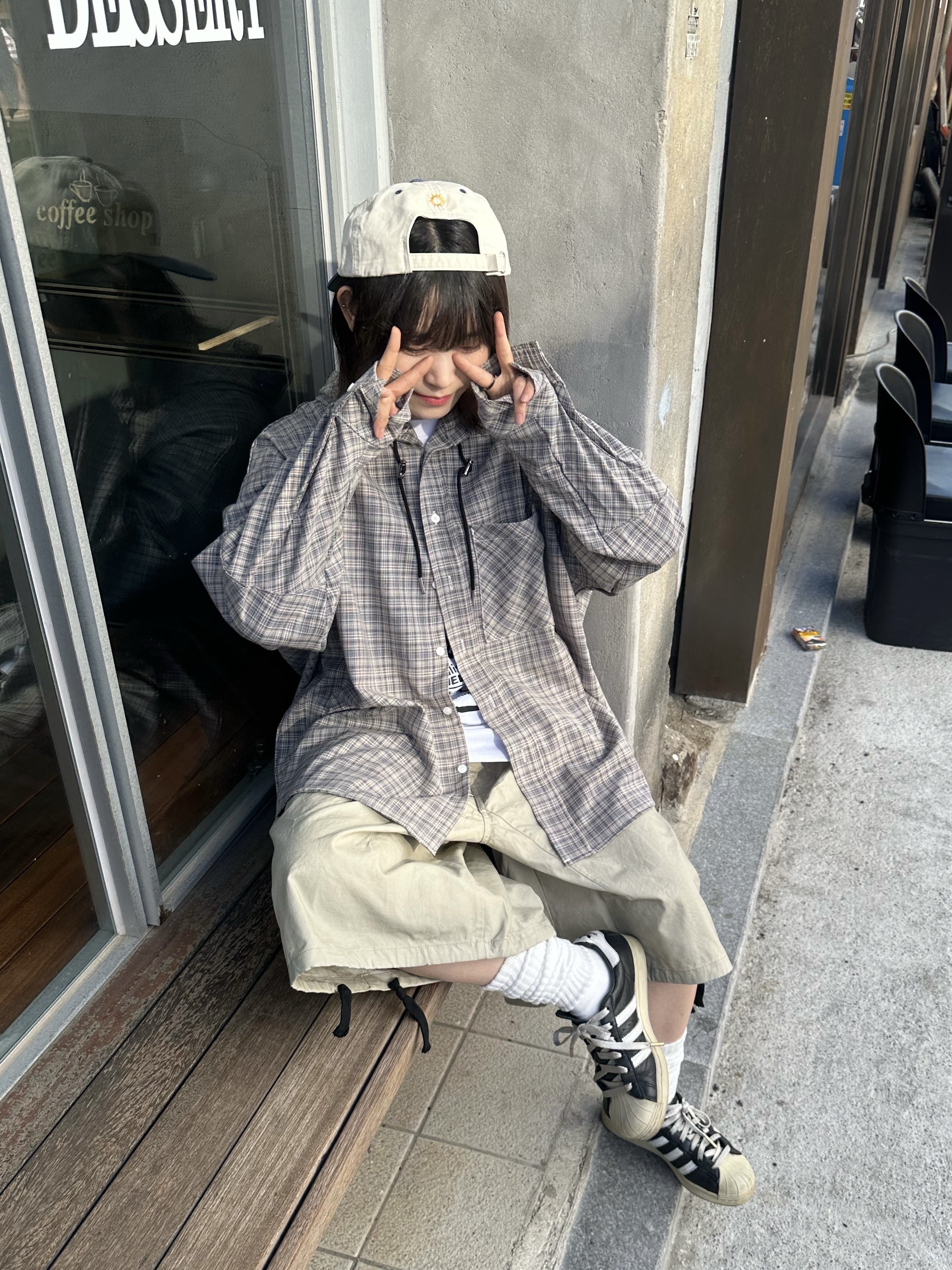 Hello Sunrise Two Tone Washed OG Logo 6Panel Cap Beige & Vintage Blue, Adidas Superstar Premium Black White 착용 스타일 - 5
