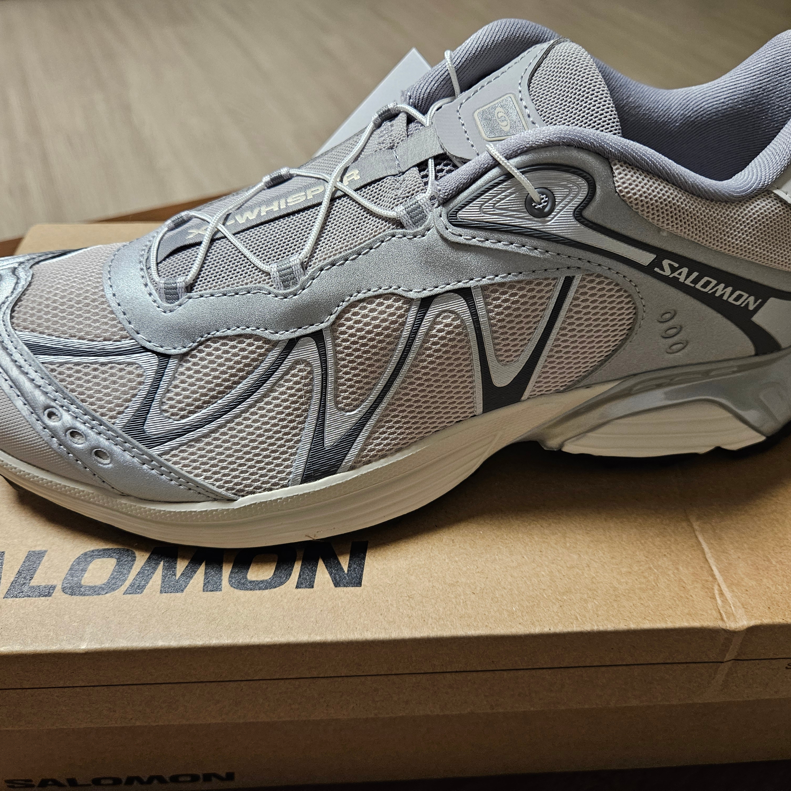 Salomon XT-Whisper Silver Lunar Rock 착용 스타일