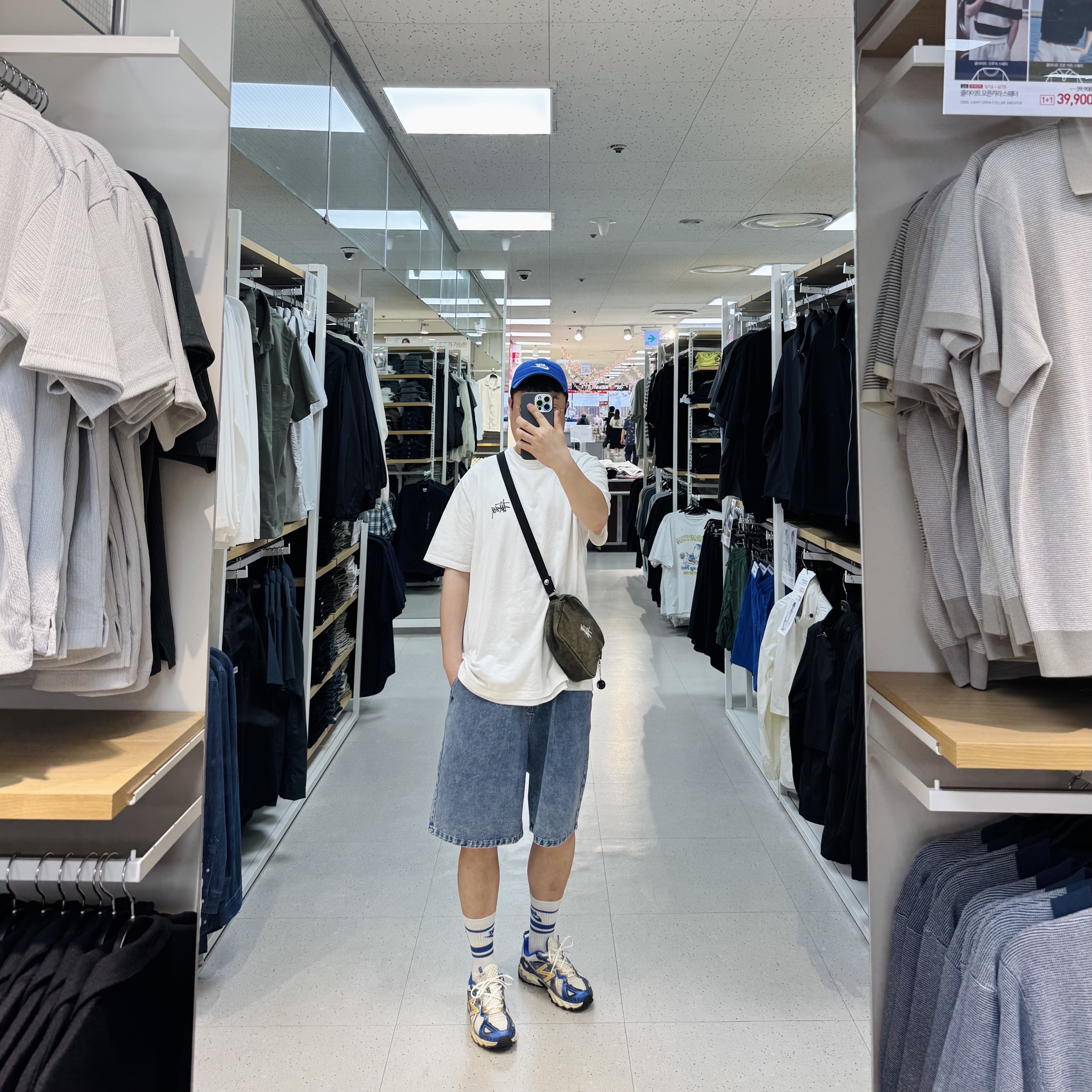 Nike Club Unstructured Futura Washed Cap Game Royal, Stussy Melted T-Shirt White 착용 스타일 - 1