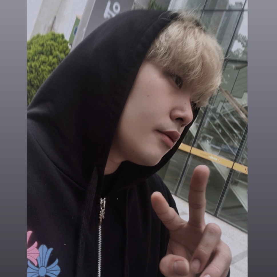 Chrome Hearts Multi Color Cross Fleece Zip-Up Hoodie Black 착용 스타일