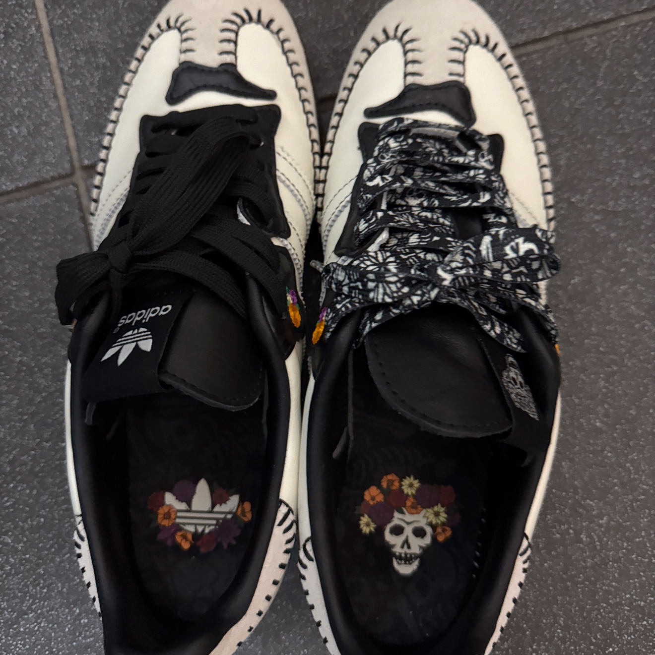 Adidas Samba OG Off White Core Black 착용 스타일