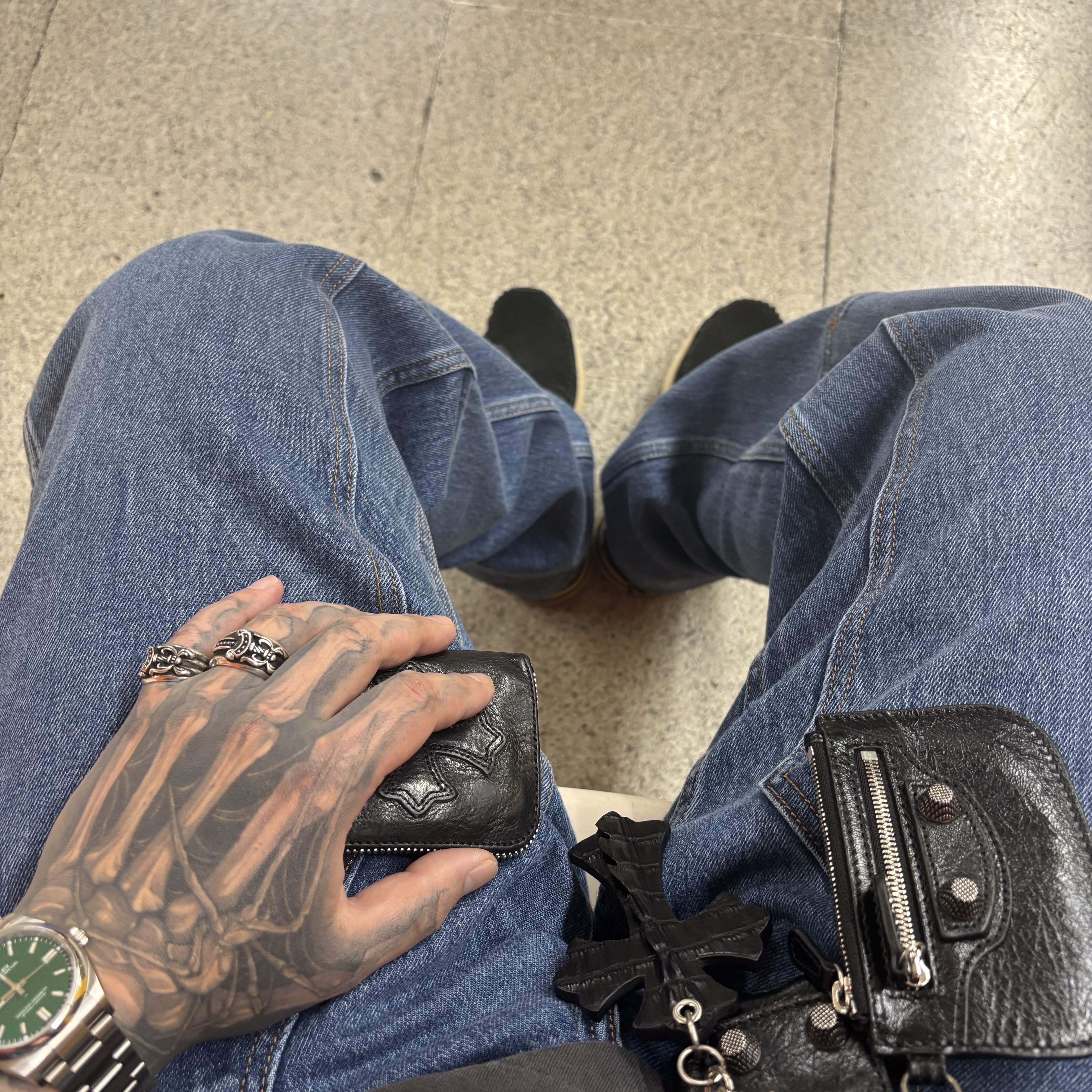 Balenciaga Arena Lambskin Aged Silver Hardware Le Cagole XS Flap Bag Black, Saint Mxxxxxx x Ghost In The Shell S/S T-Shirt Black - 24AW 착용 스타일 - 2