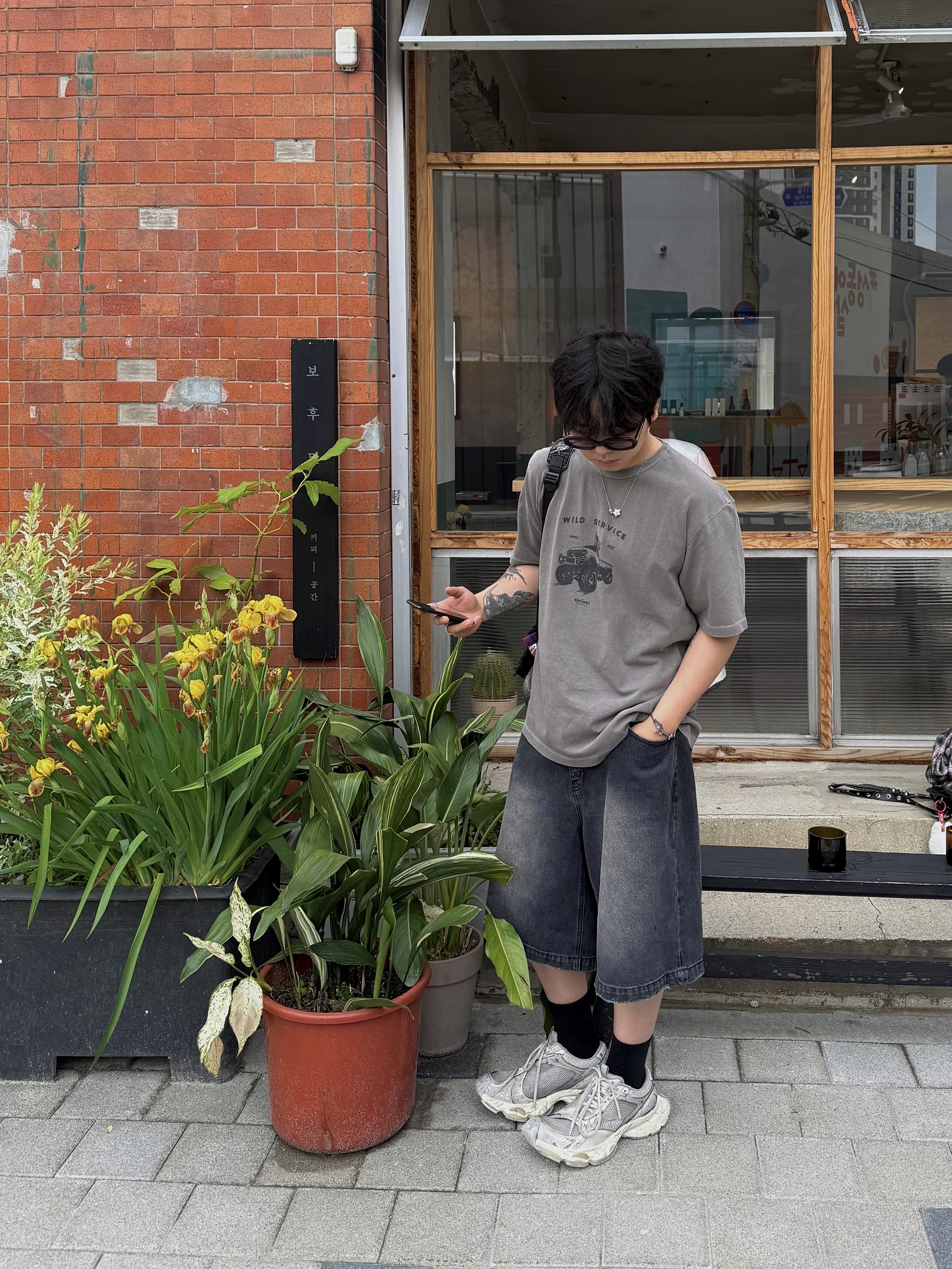 Wildthings Wild Series Tee Wild Service Light Gray, Balenciaga Stapler Sneaker Beige Grey 착용 스타일 - 2