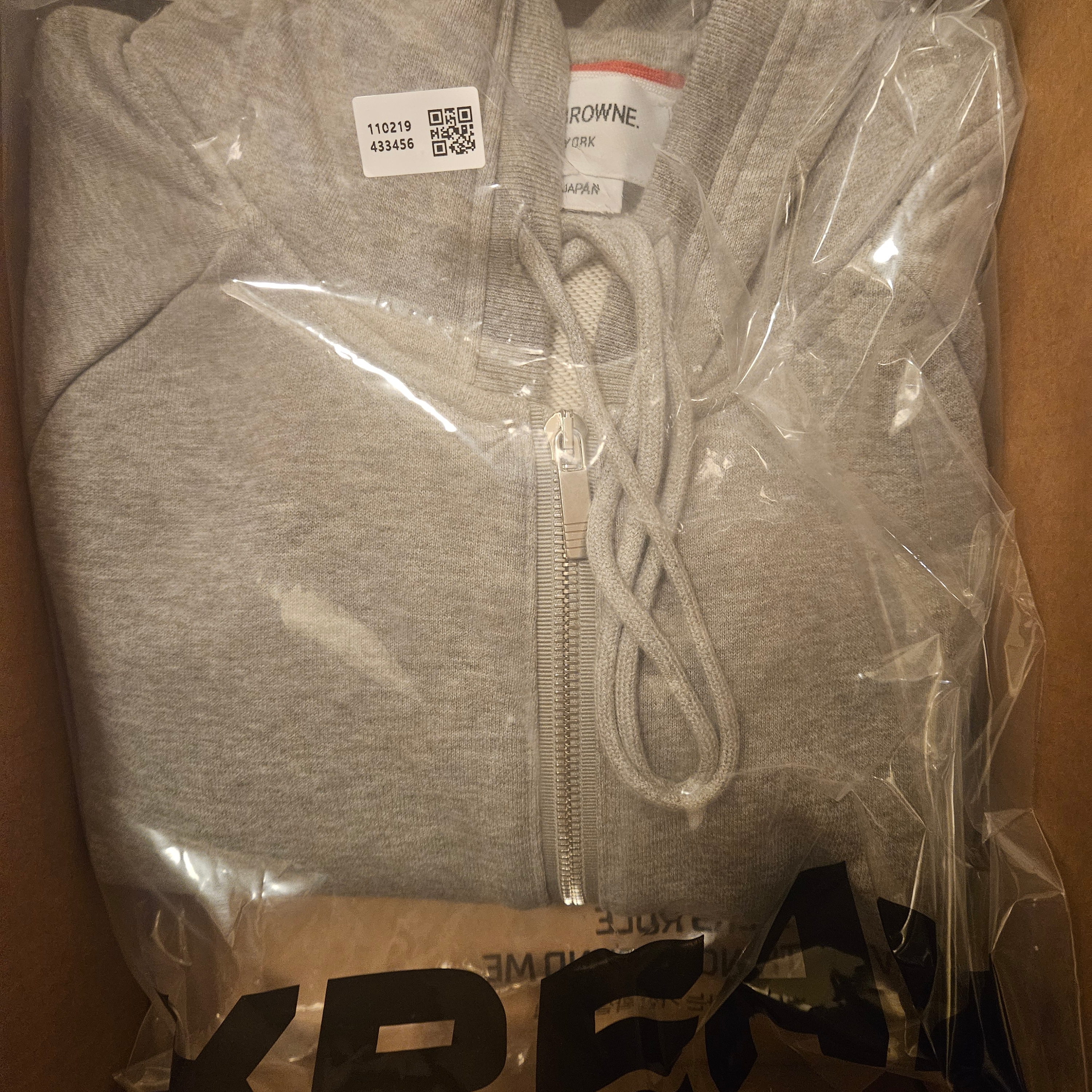 Thom Browne Engineered 4-Bar Zip Hoodie Light Grey 착용 스타일
