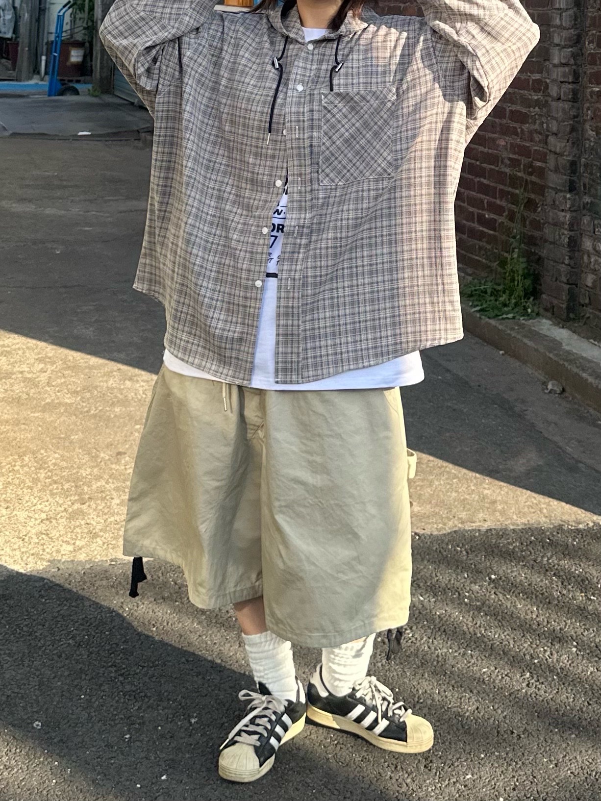 Hello Sunrise Two Tone Washed OG Logo 6Panel Cap Beige & Vintage Blue, Adidas Superstar Premium Black White 착용 스타일 - 9
