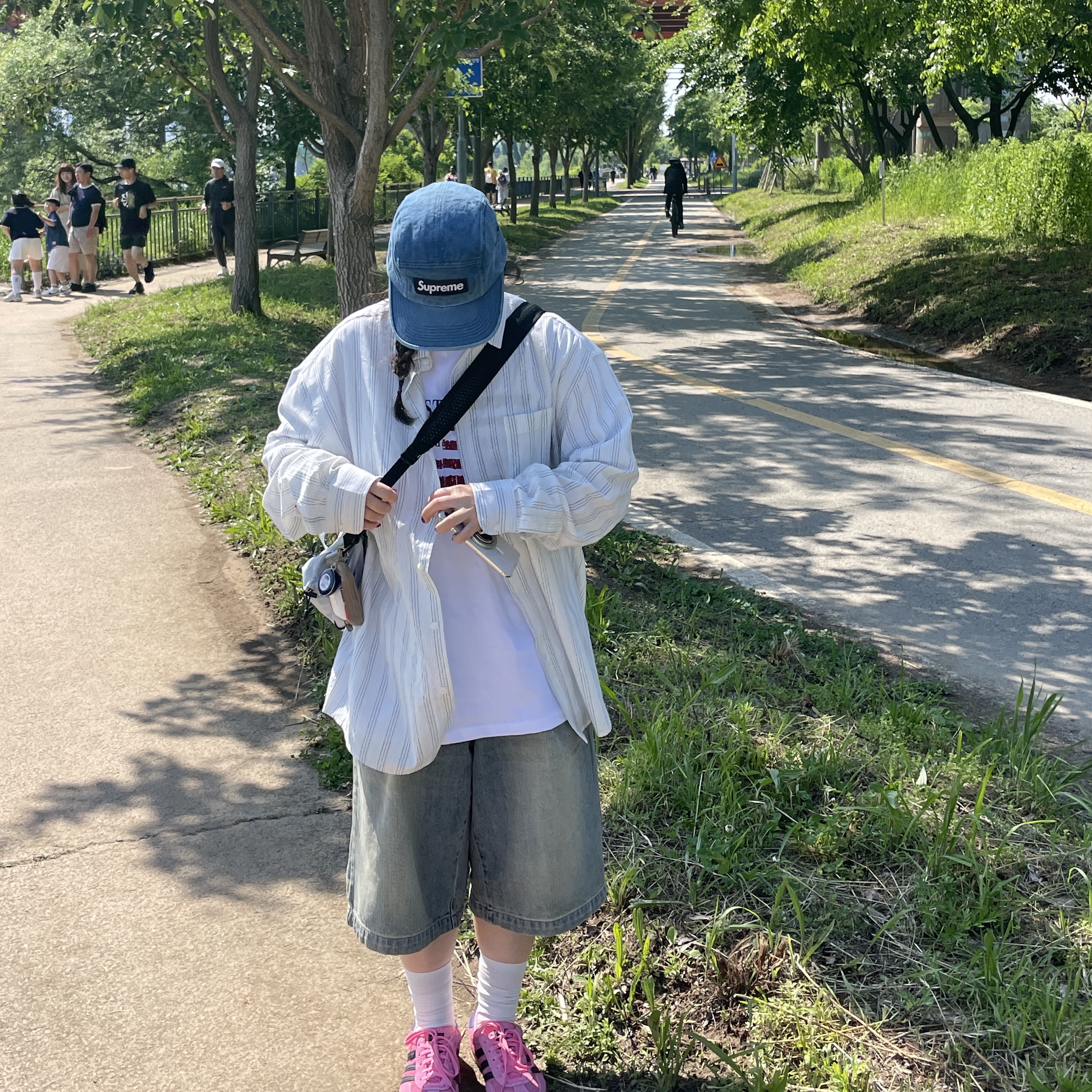 (W) Adidas Gazelle Indoor Bliss Pink, Supreme Washed Chino Twill Camp Cap Denim - 24FW 착용 스타일 - 3