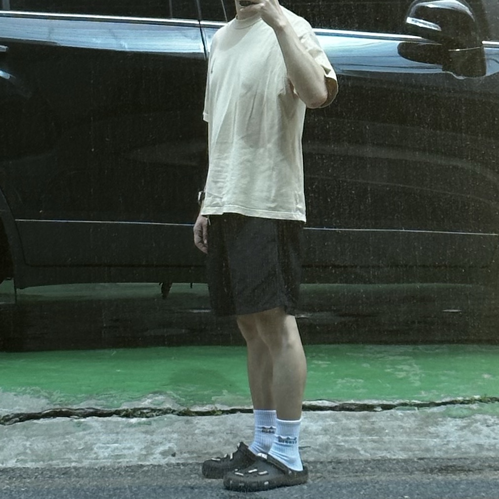 Crocs x Palace Classic Clog Black, Nike x Billie Eilish NRG T-Shirt Mushroom - Asia 착용 스타일 - 2