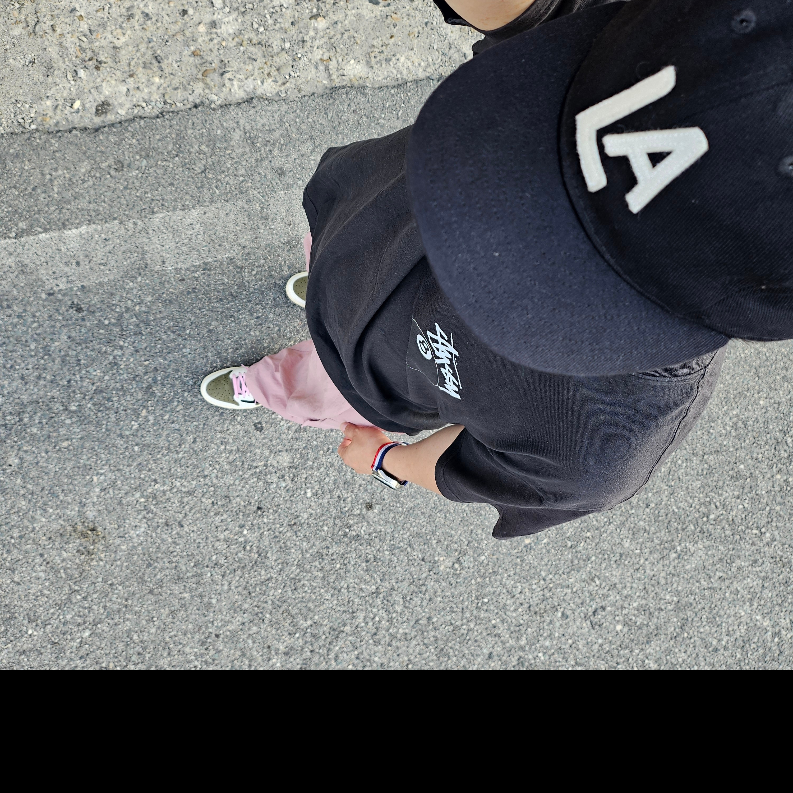 Jordan 1 x Travis Scott Retro Low OG SP Reverse Olive, Stussy 8 Ball Pigment Dyed T-Shirt Black - 22SS 착용 스타일 - 1