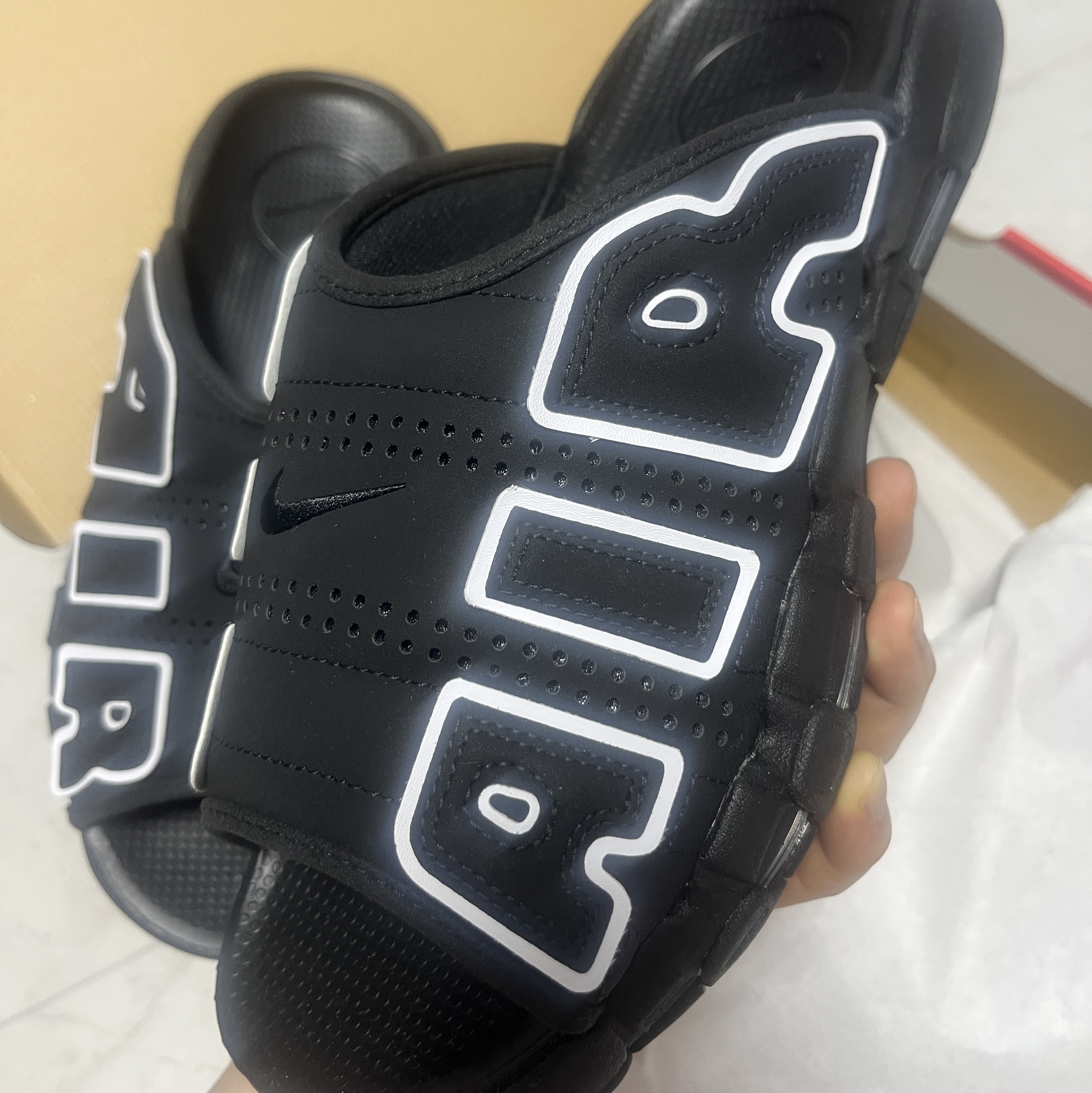 Nike Air More Uptempo Slide Black White 착용 스타일