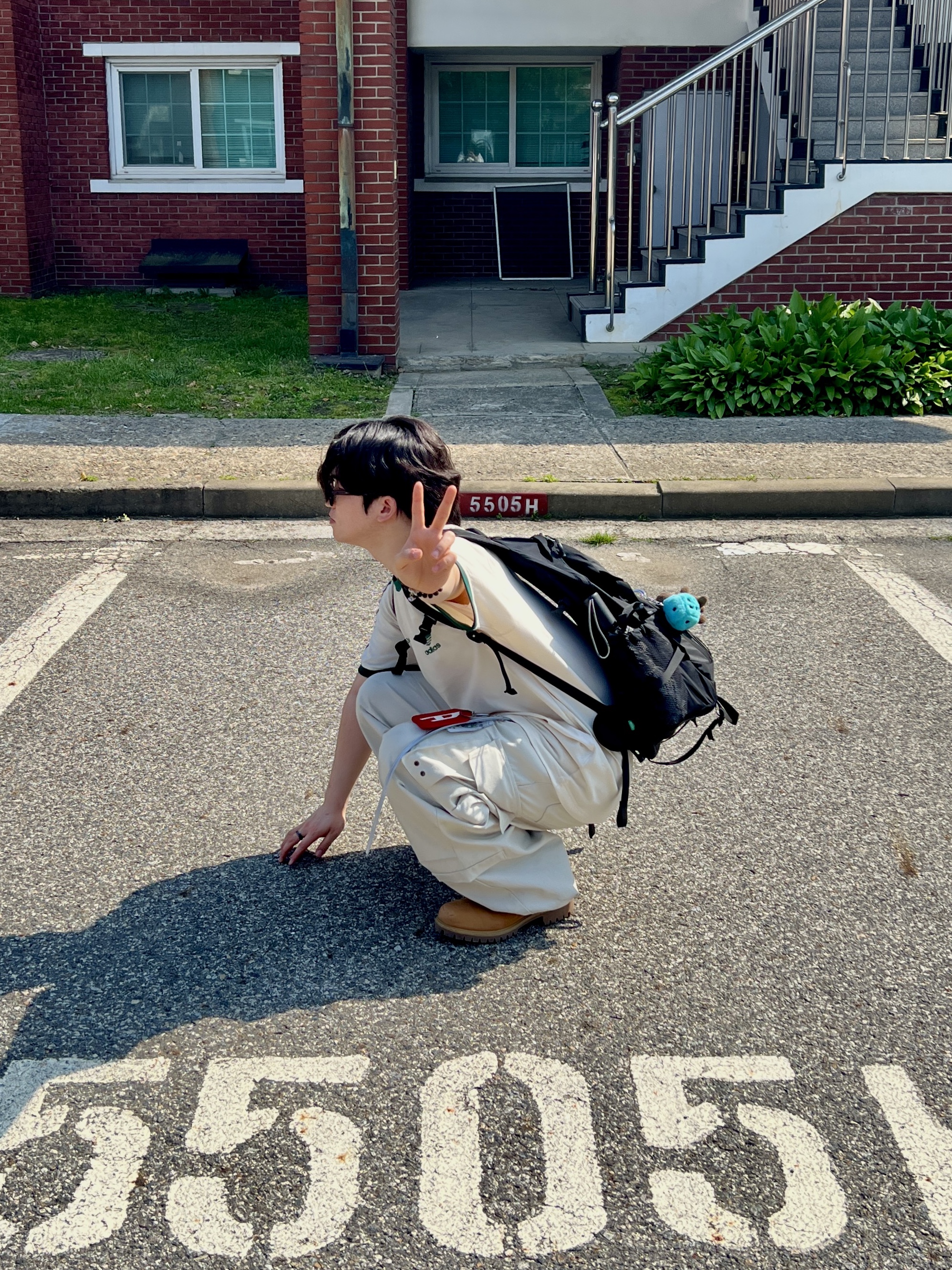 Adidas Sport Graphic Cali T-Shirt Wonder White - KR Sizing, The North Face Big Shot Black 착용 스타일 - 1