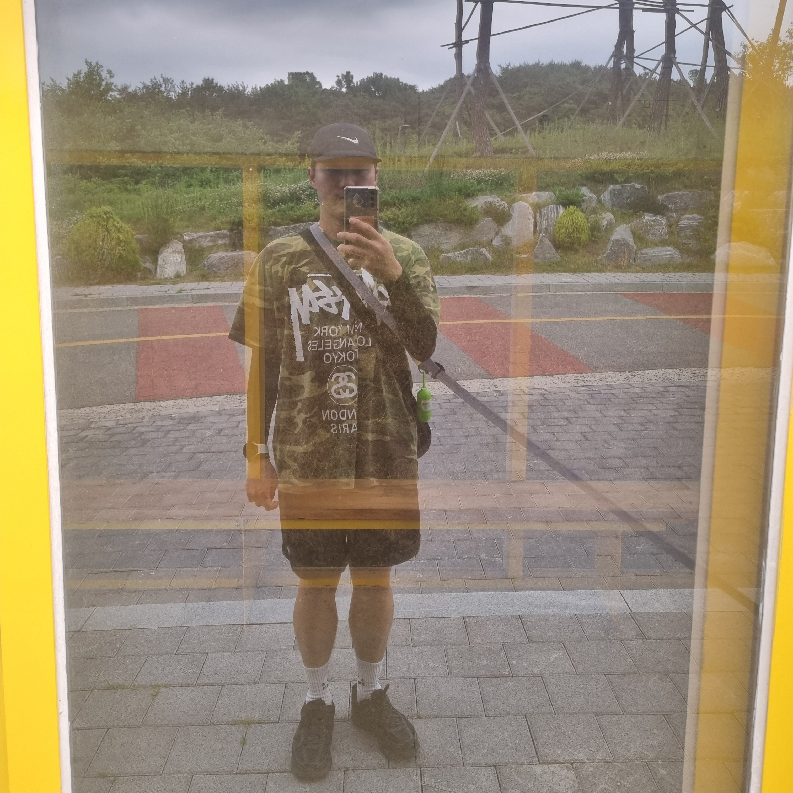 Stussy World Tour T-Shirts Camo 2025 착용 스타일