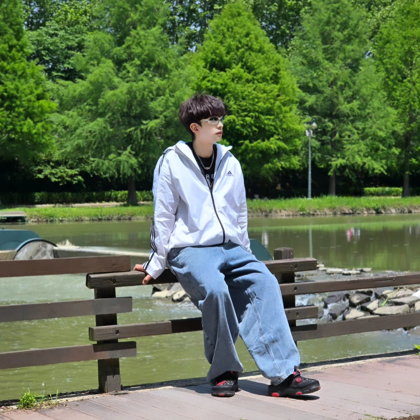 Adidas Essential 3S Woven Windbreaker Jacket White - KR Sizing, NOMANUAL Raw Vision Denim Pants White Blue 착용 스타일 - 8