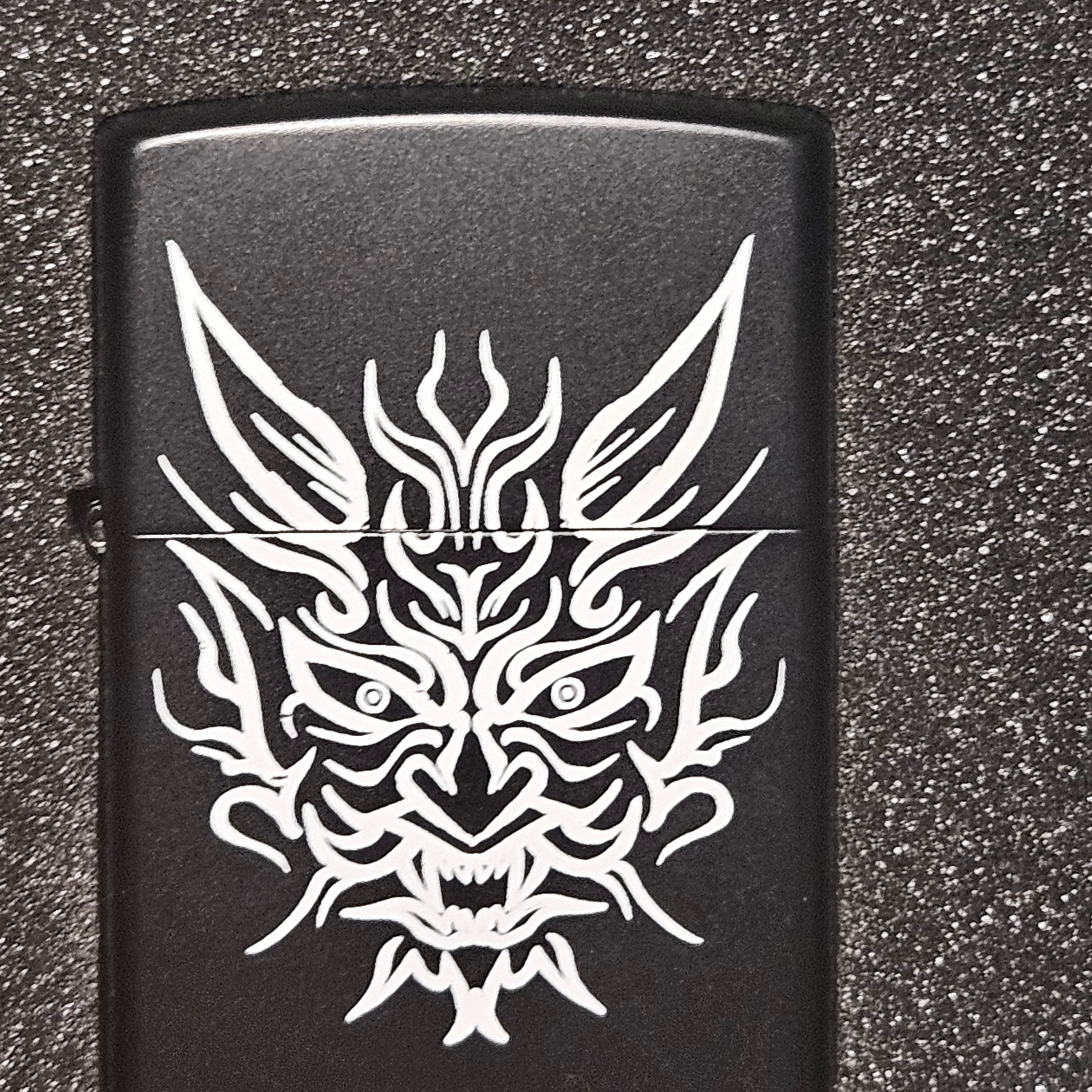 Lookism Jong Gun Shirooni Zippo Lighter 착용 스타일