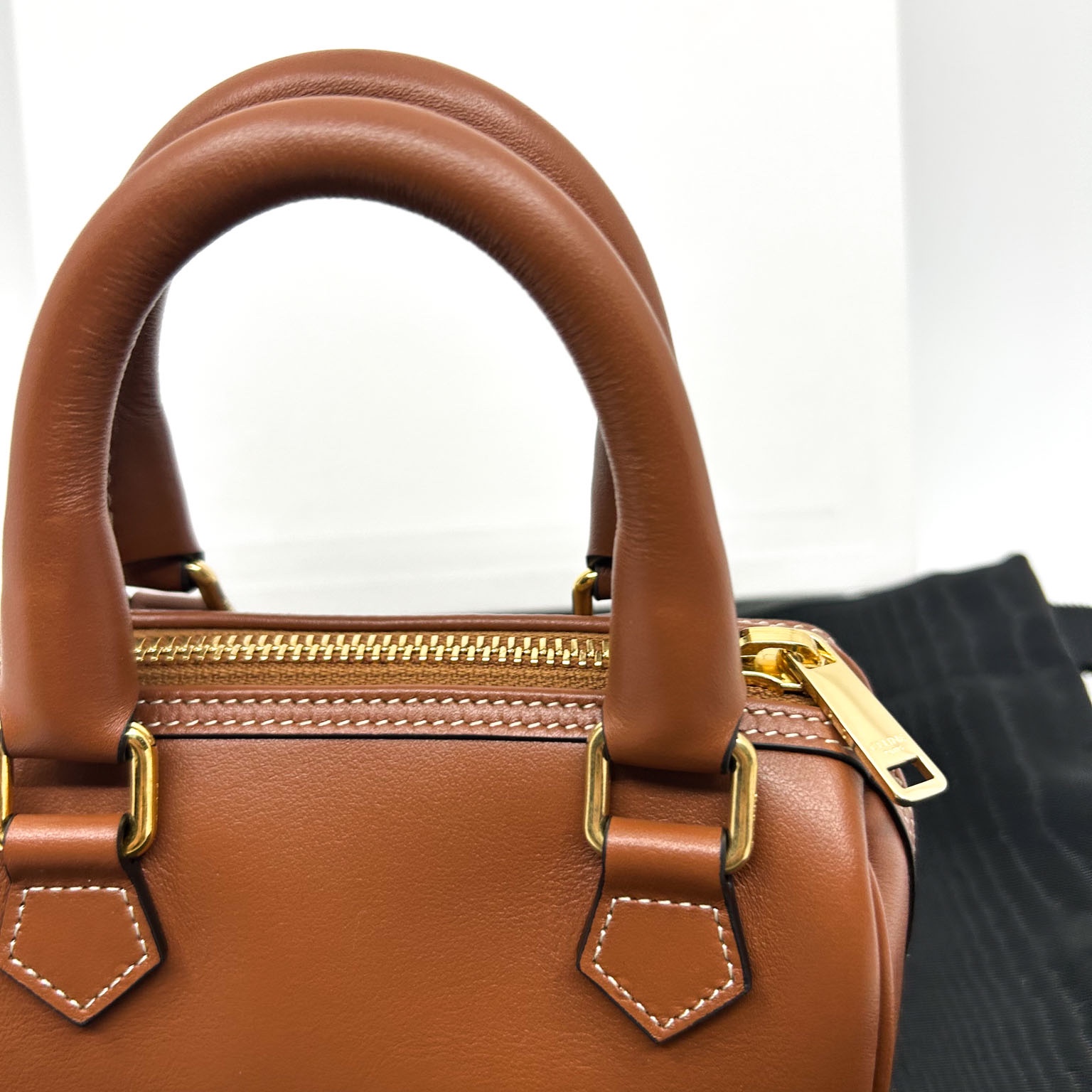 Celine Mini Boston in Smooth Calfskin Tan 착용 스타일 - 3