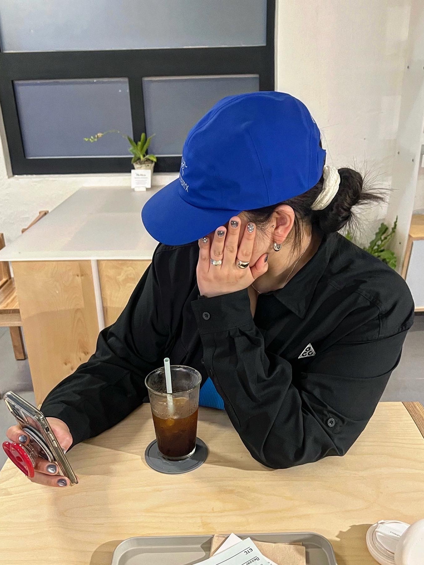 Arc'teryx Gore 5 Panel Cap Vitality, Nike ACG Dri-Fit UV Devastation Trail Shirt Black Summit White - Asia 착용 스타일