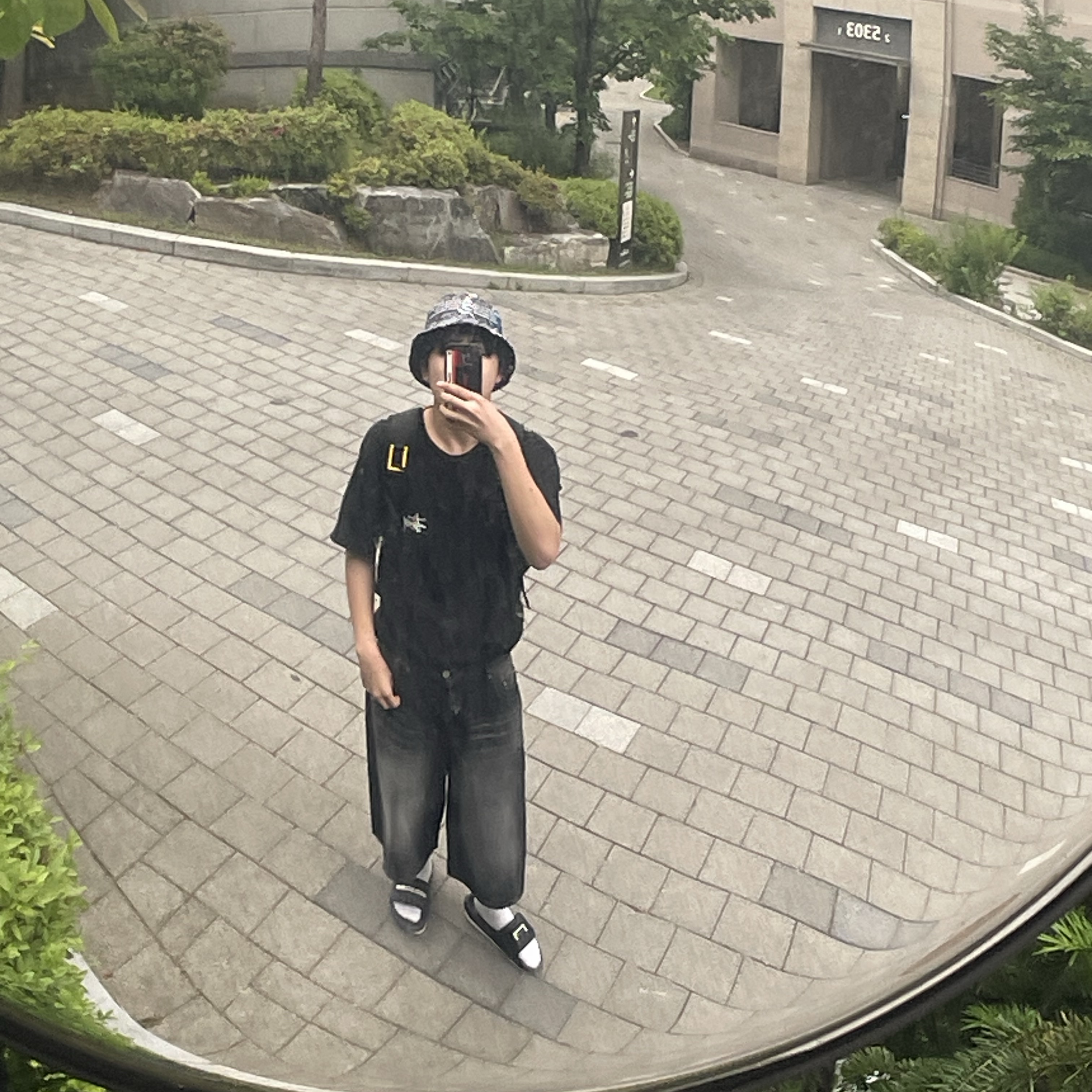 Stussy Melted T-Shirt Black, Jordan 1 x Travis Scott x Fragment Retro Low OG SP Military Blue 착용 스타일 - 1