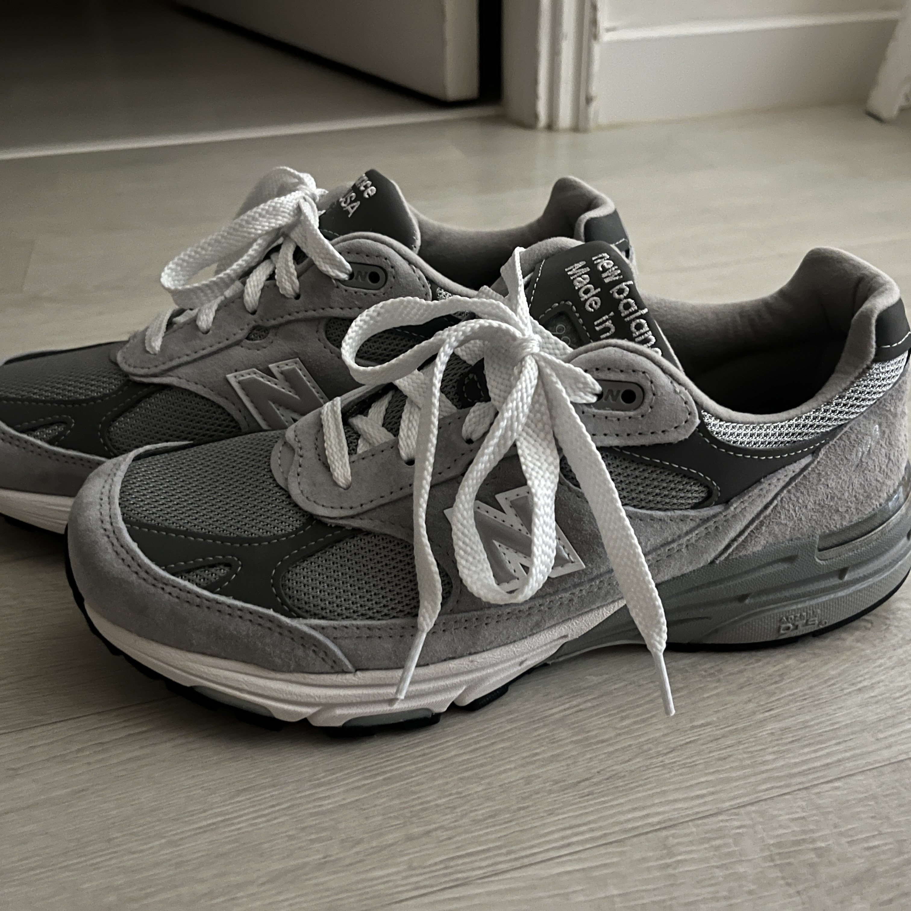 (W) New Balance 993 Made in USA Grey - B Standard 착용 스타일 - 2