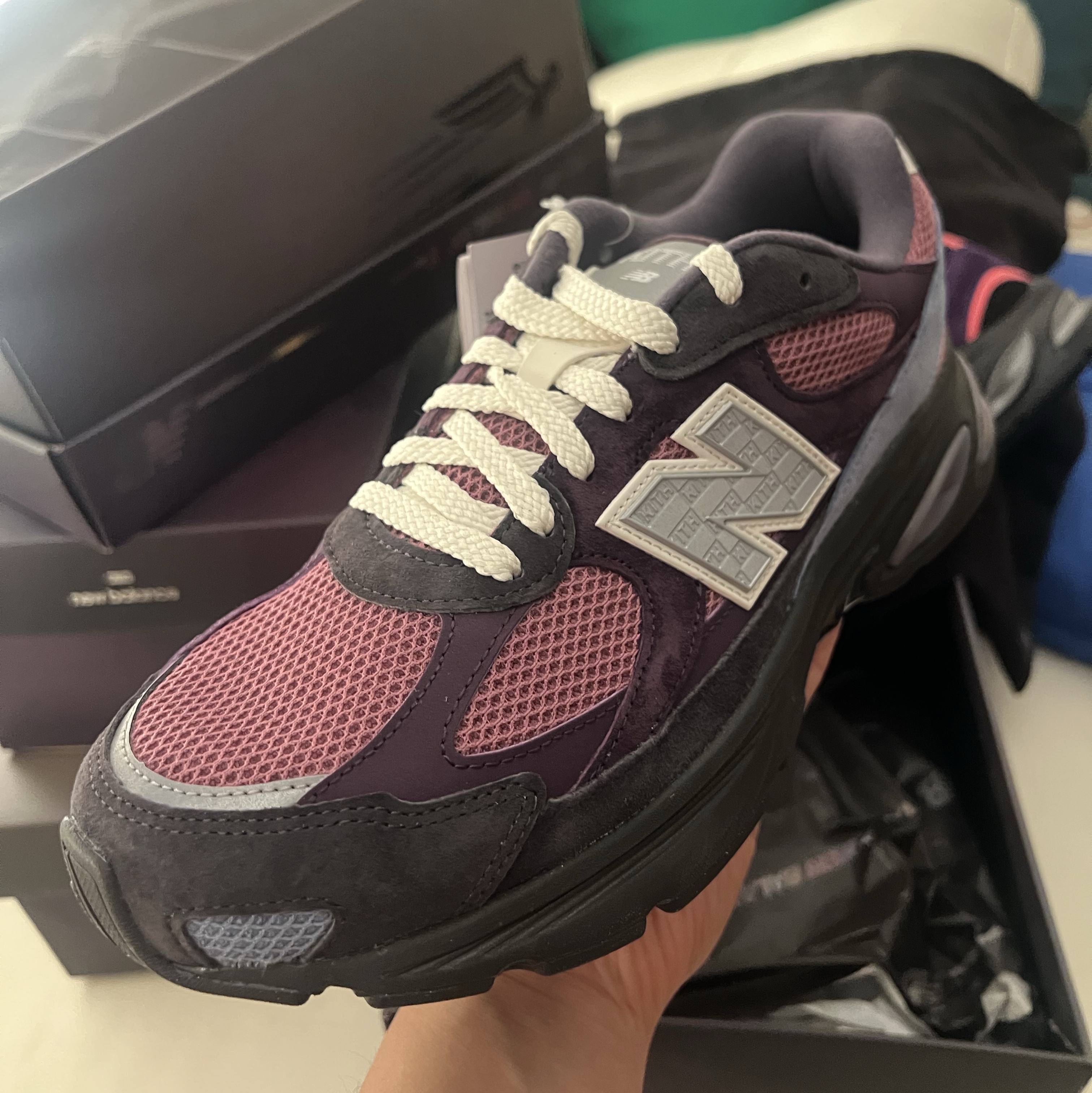 New Balance x Ronnie Fieg 2010 Abzorb Black Yellow, New Balance x Ronnie Fieg 2010 Abzorb Purple Purple 착용 스타일 - 3
