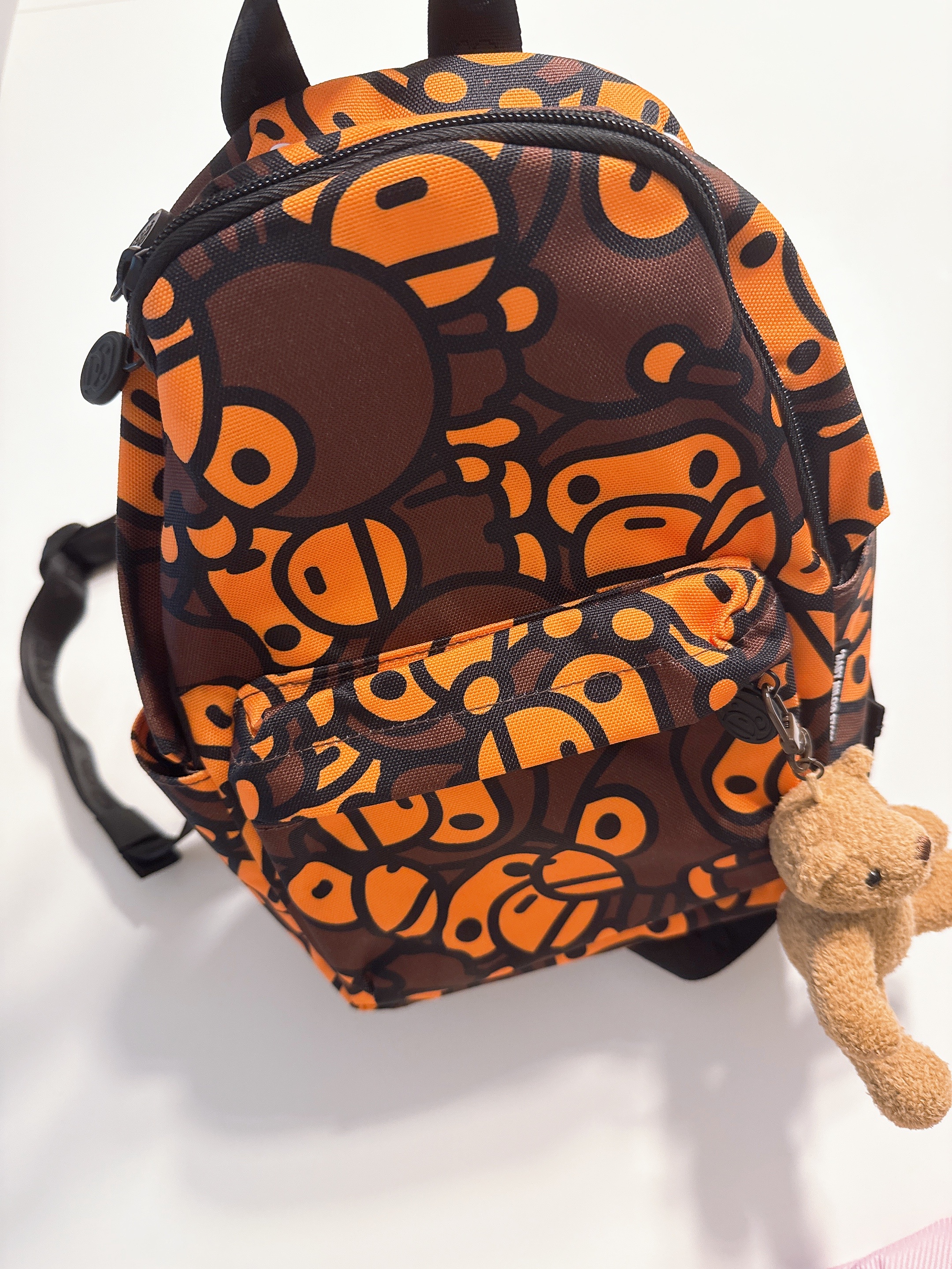 BAPE Baby Milo and Friends Camo Small Backpack Brown 착용 스타일 - 2