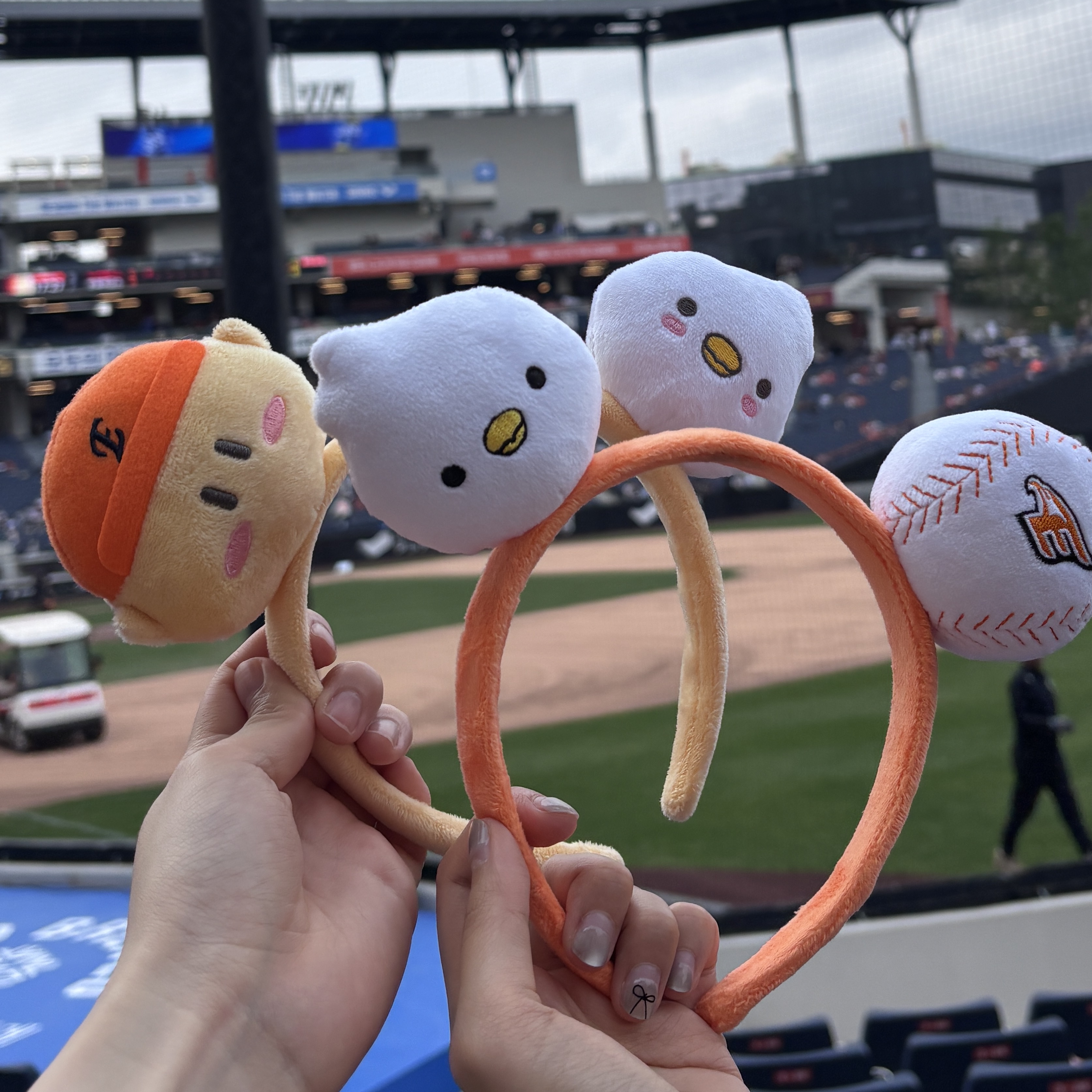 Hanwha Eagles X KUMDORI Hairband 착용 스타일
