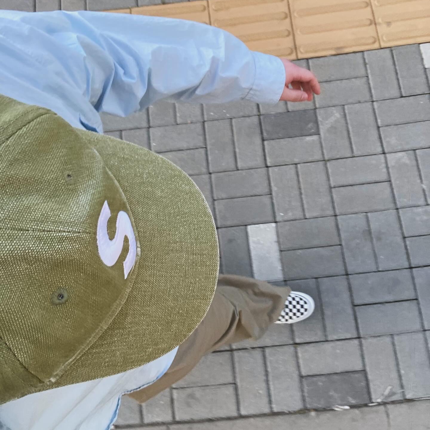 Supreme Pigment Canvas S Logo 6-Panel Olive - 23SS 착용 스타일