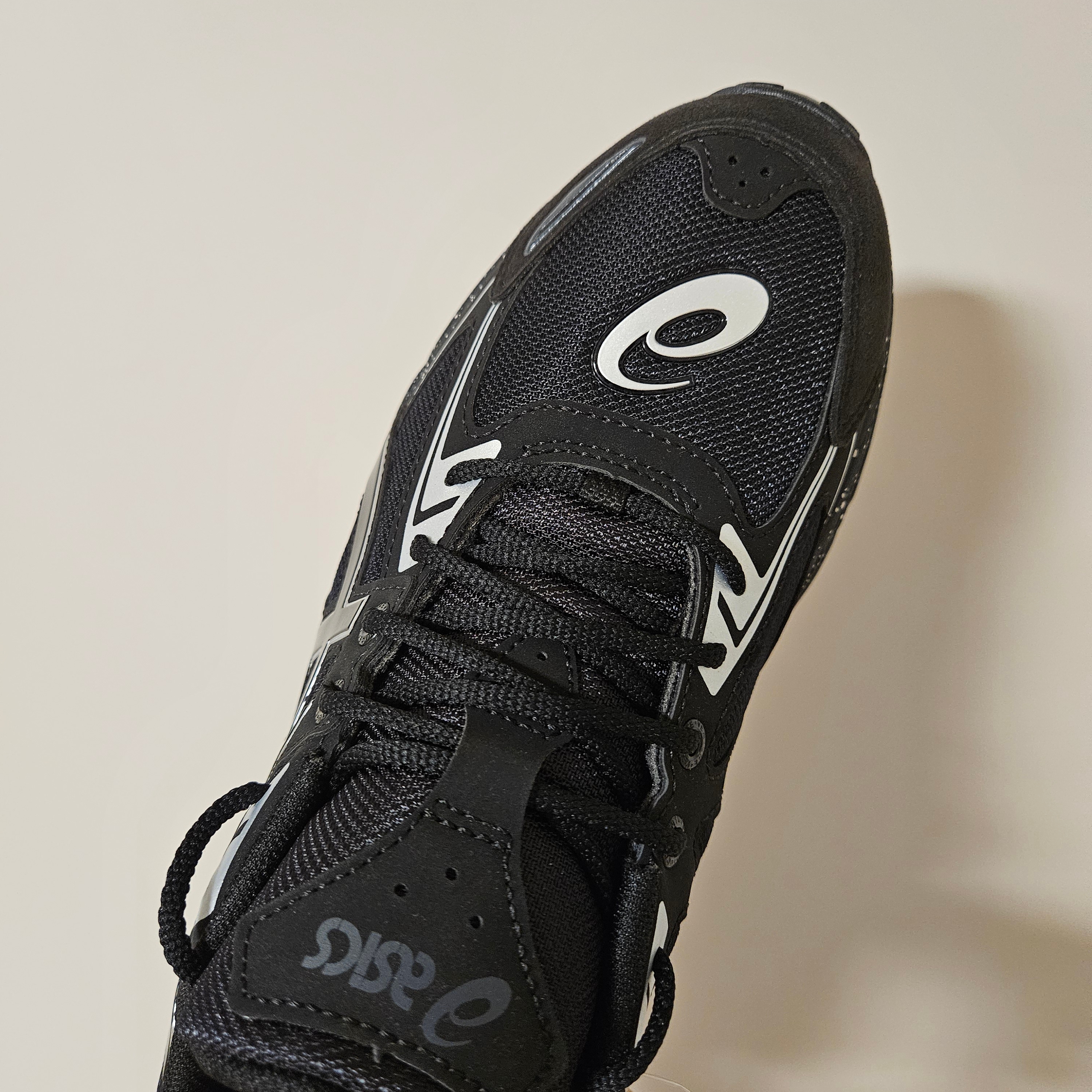 Asics Gel-Venture 6 Black Pure Silver 착용 스타일