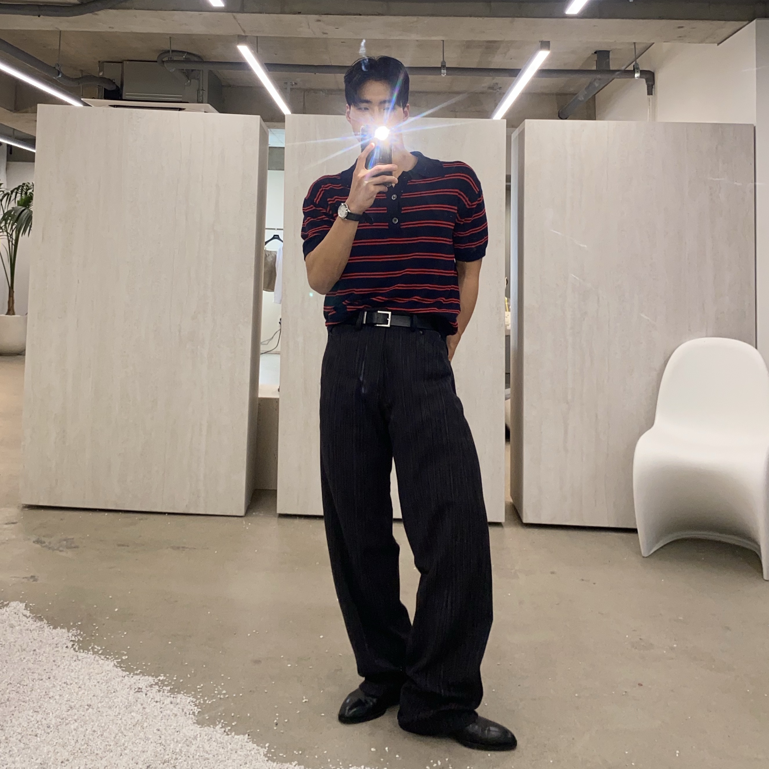 Haleine Striped Boucle Polo Knit Navy Red, Haleine Twisted Slub Stripe Pants Charcoal 착용 스타일 - 1