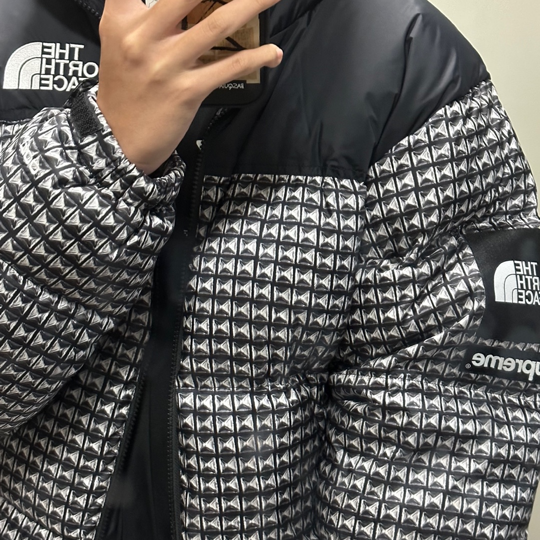 Supreme x The North Face Studded Nuptse Jacket Black - 21SS 착용 스타일 - 1