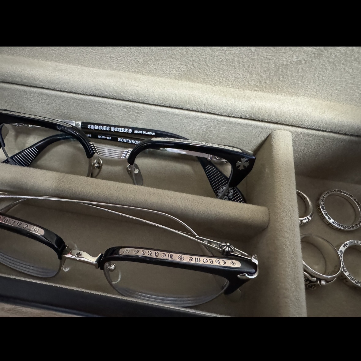 Chrome Hearts Bonennoisseur I Black Brushed Silver, Chrome Hearts Sluntradiction 52 Black Shiny Silver - Clear Nose Pad 착용 스타일