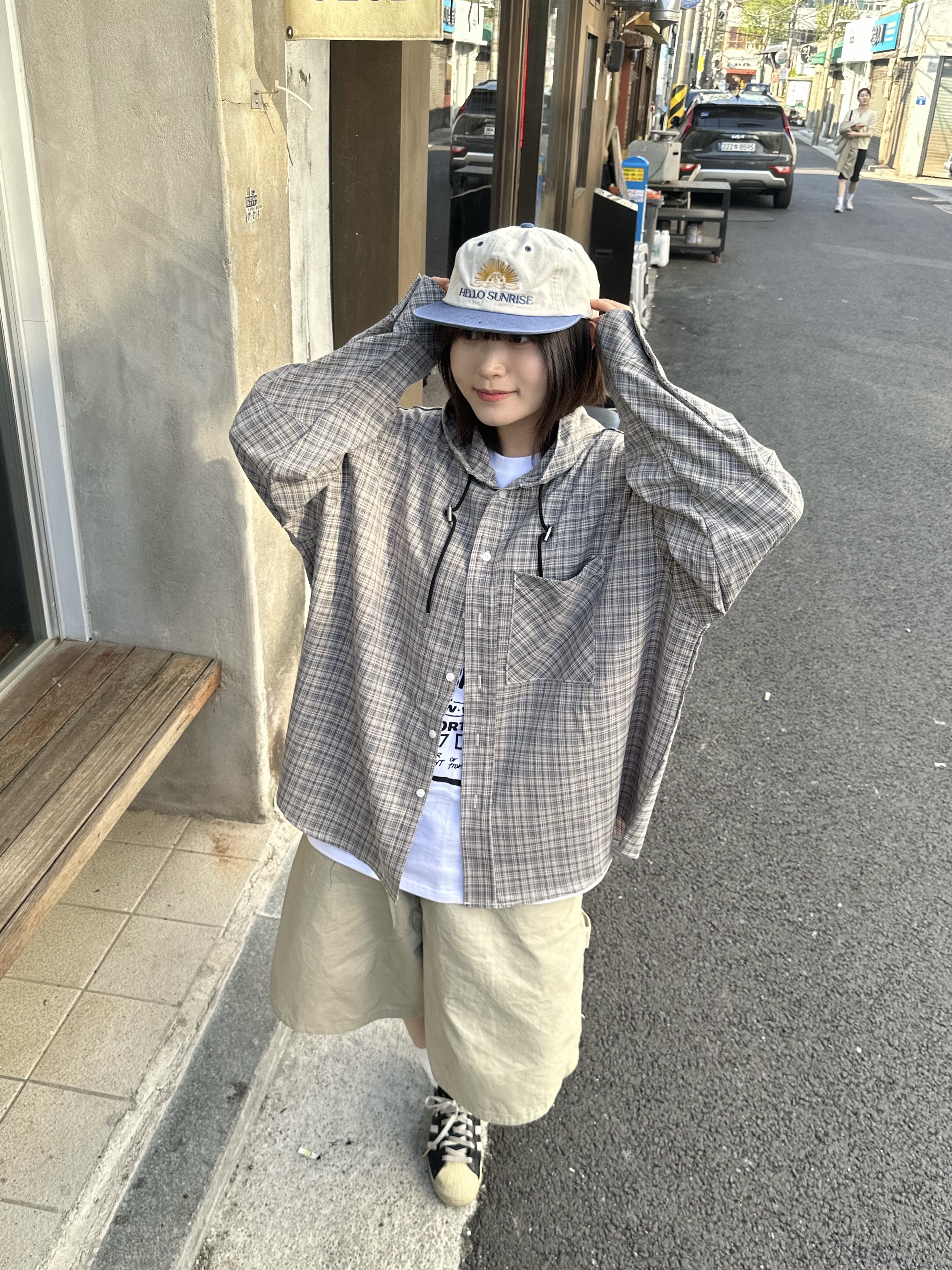 Hello Sunrise Two Tone Washed OG Logo 6Panel Cap Beige & Vintage Blue, Adidas Superstar Premium Black White 착용 스타일 - 1