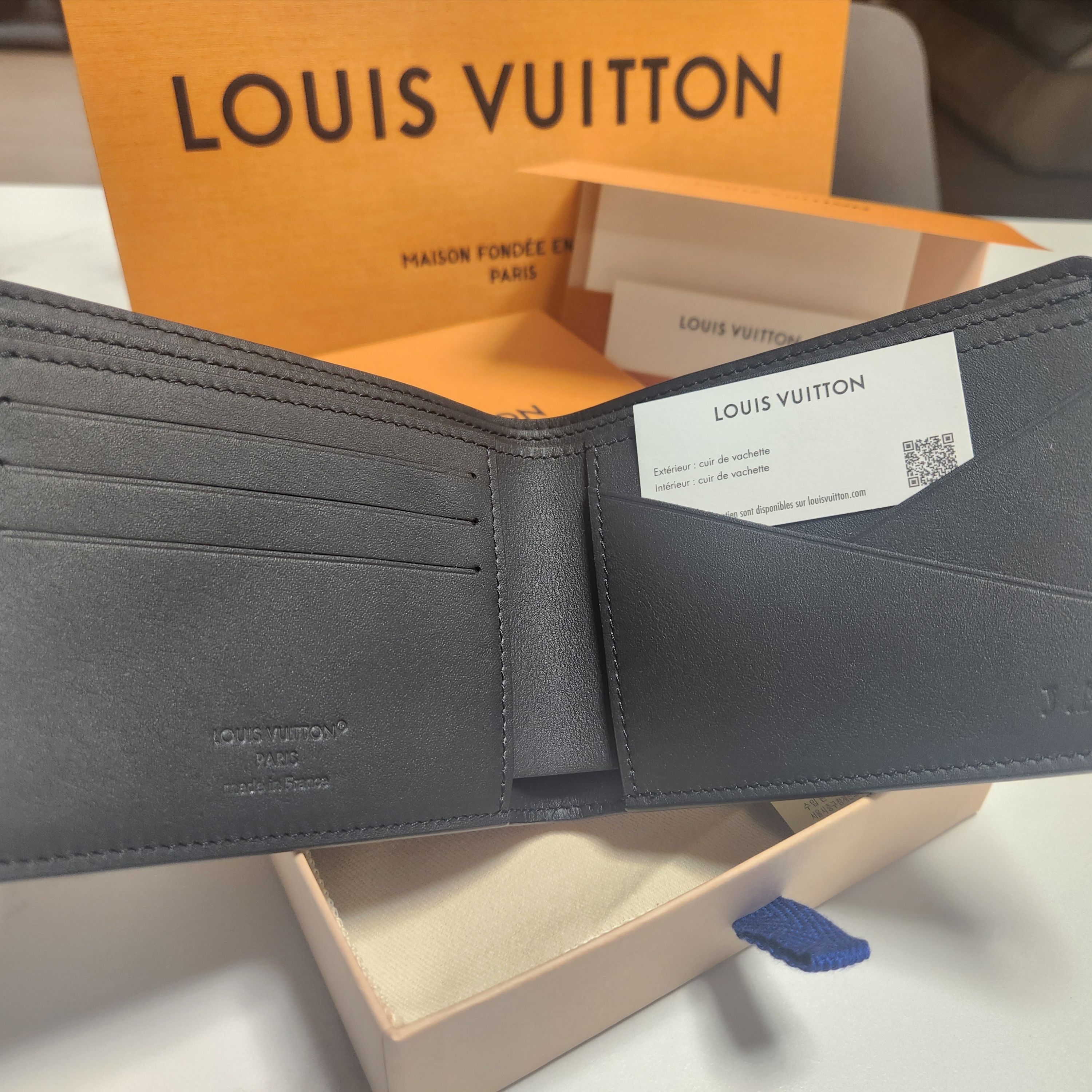 Louis Vuitton Multiple Wallet Monogram Shadow 착용 스타일 - 3