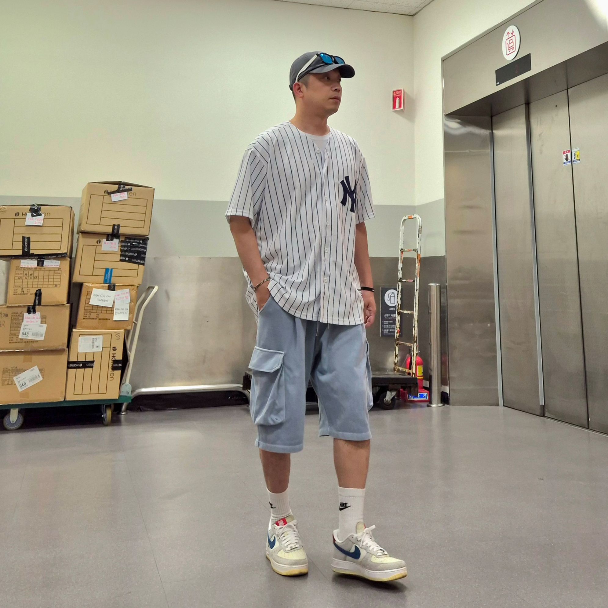 Nike x Undefeated Air Force 1 Low SP 5 On It, 47 Brand New York Yankees BW Clean Up Charcoal 착용 스타일 - 2
