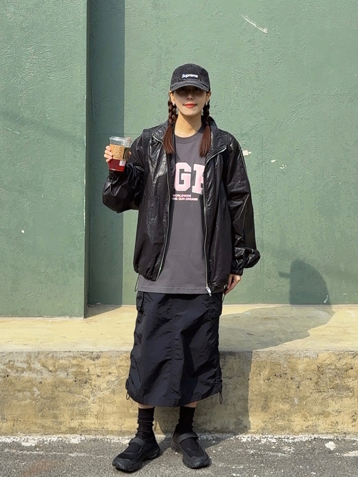 Supreme Denim Camp Cap Black - 23SS, (W) Matin Kim Logo Coating Jumper Black 착용 스타일 - 1