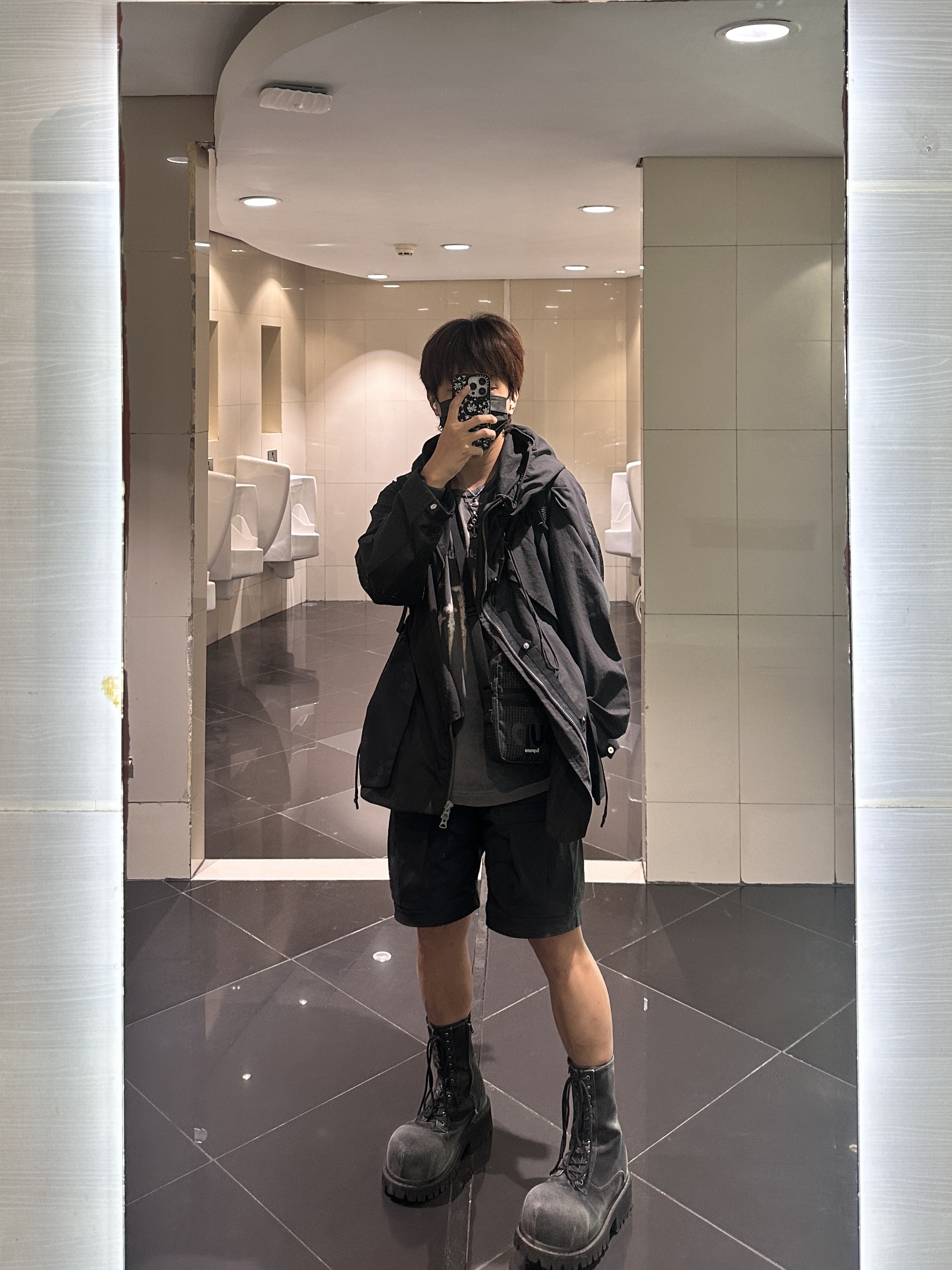 Saint Mxxxxxx x For Someone God FS S/S T-Shirt Black - 23AW, Supreme Shoulder Bag Black - 24SS 착용 스타일