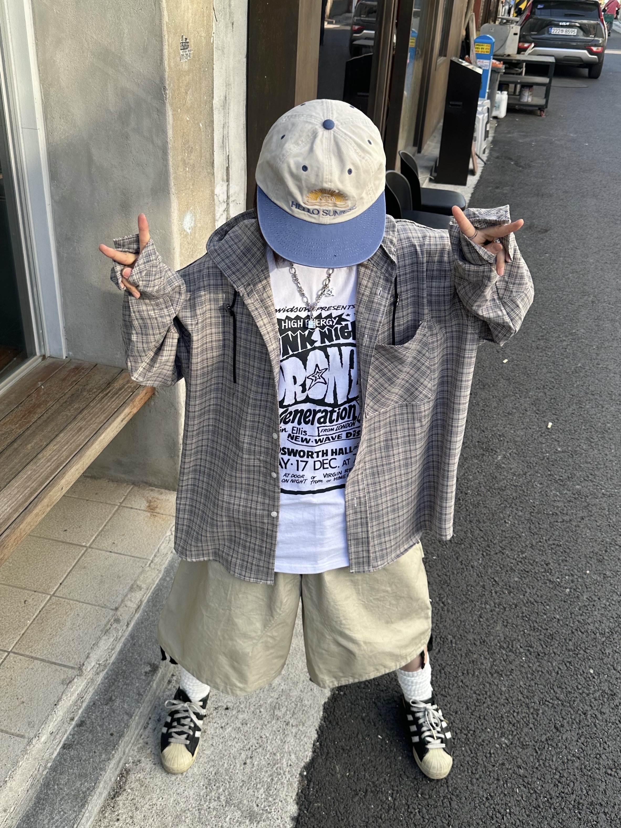 Hello Sunrise Two Tone Washed OG Logo 6Panel Cap Beige & Vintage Blue, Adidas Superstar Premium Black White 착용 스타일 - 2