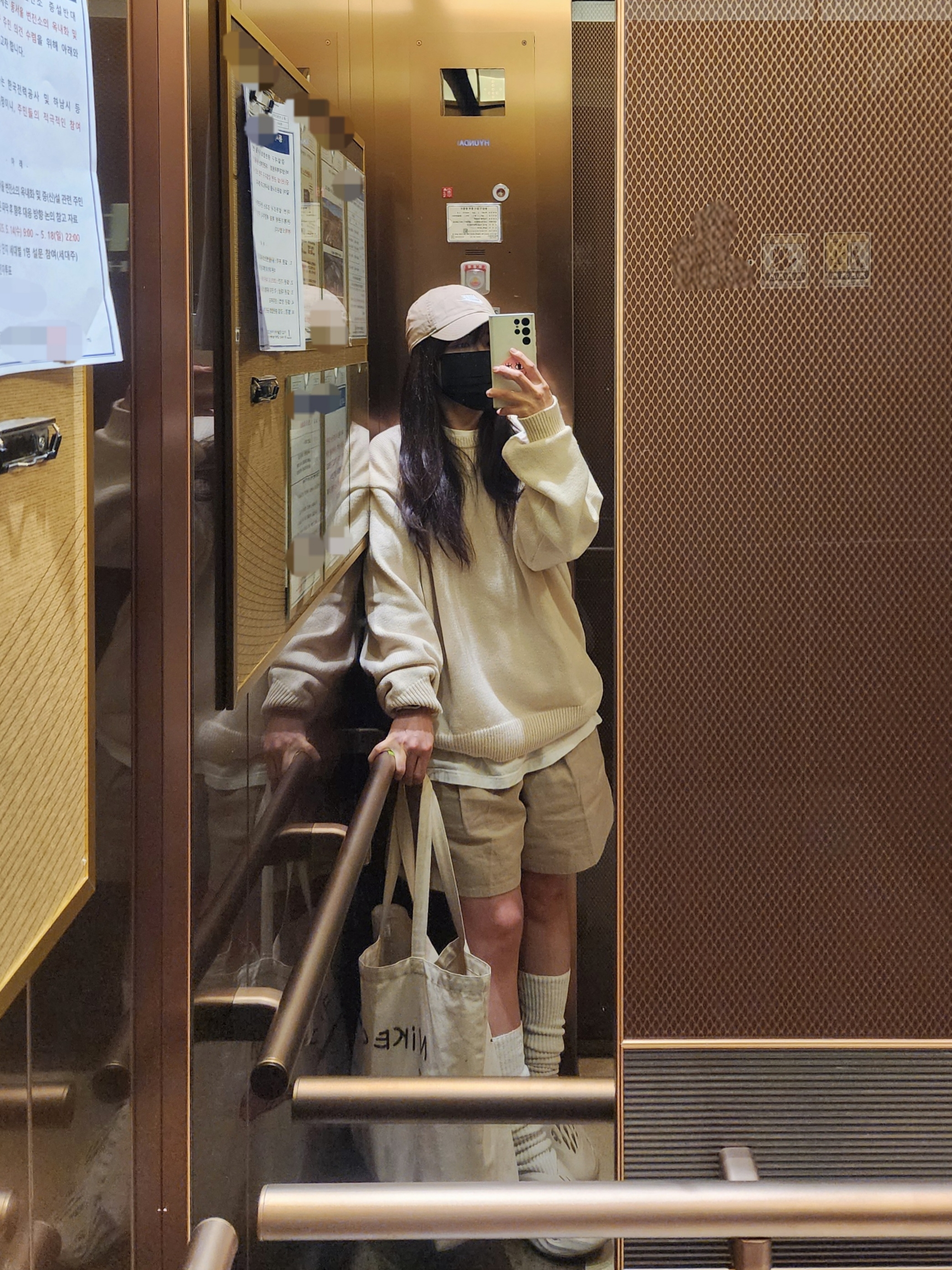 Stussy Handwritten Sweater Natural, Nike x Stussy T-Shirt White (DV1774-100) 착용 스타일