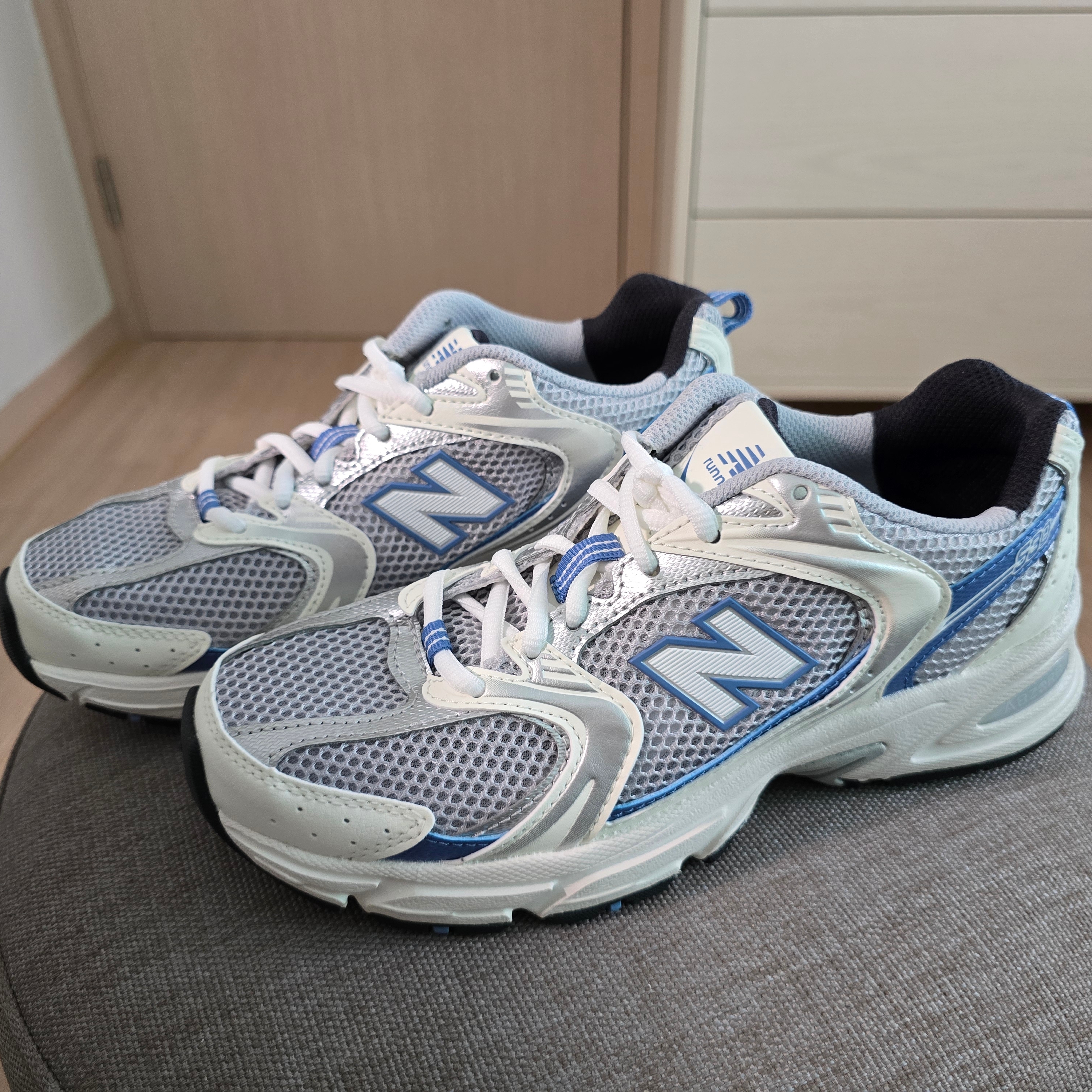 New Balance 530 Steel Blue 착용 스타일